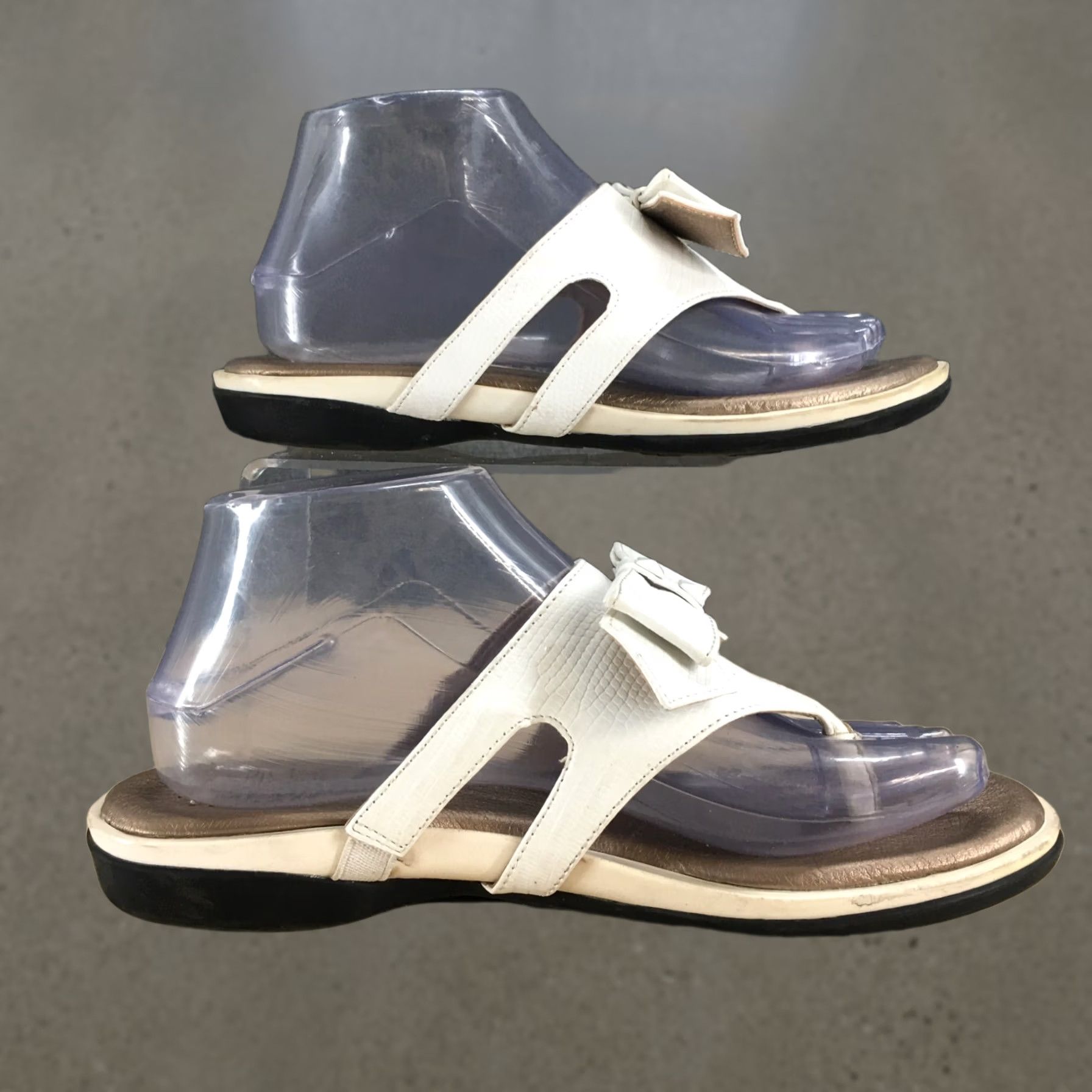 Vintage LifeStride Sandals Womens 7.5 M Ilsa Thong White Faux Leather Toe-Post Comfort Shoes Size US 8 / IT 38 - 1 Thumbnail