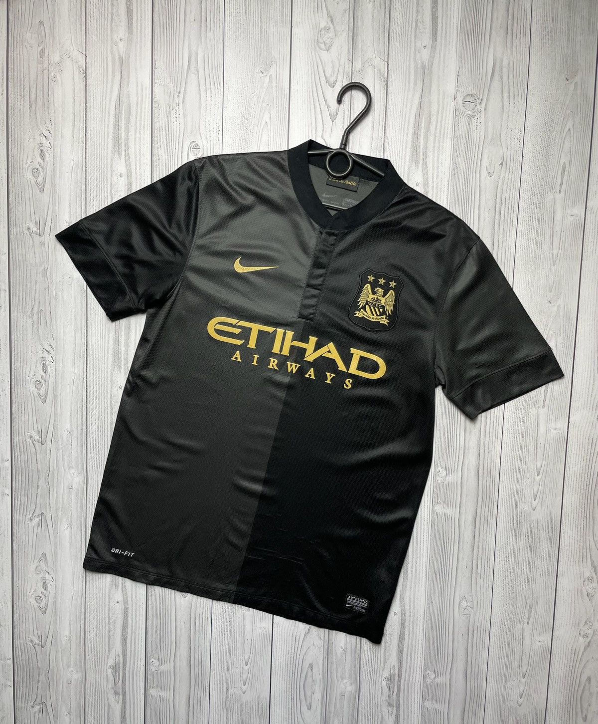 Vintage Vintage Nike Manchester City soccer jersey Size M Black Size US M / EU 48-50 / 2 - 1 Thumbnail