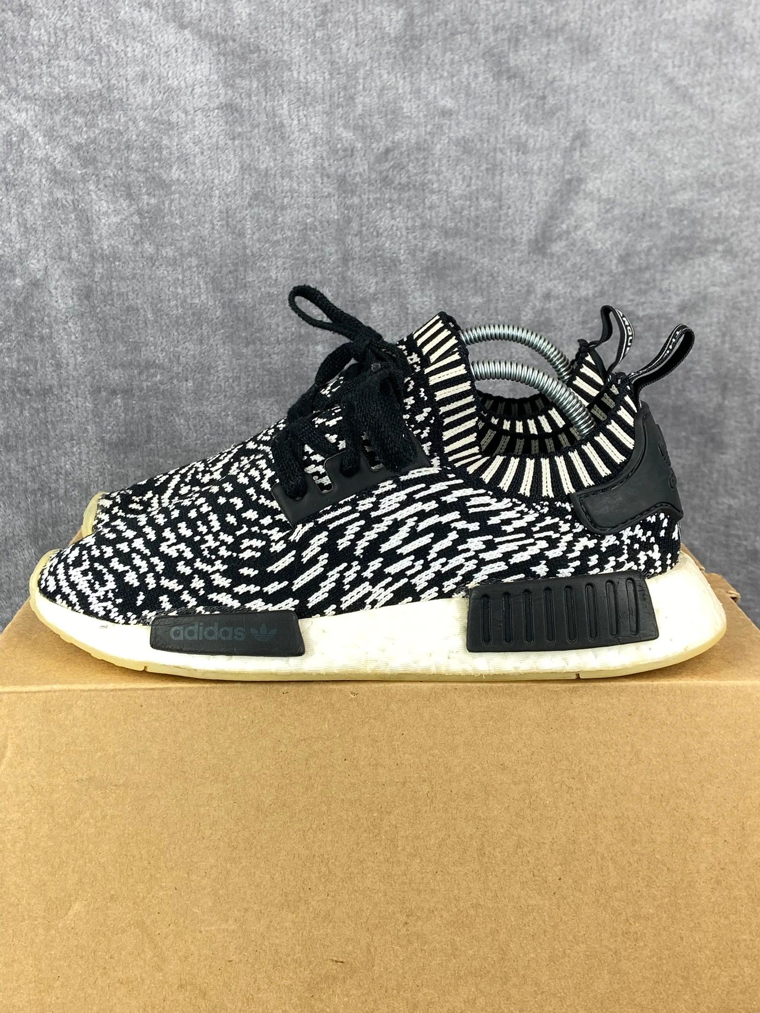 Adidas Adidas NMD R1 zebra black white sneakers boost streetwear Size US 8 / IT 38 - 2 Thumbnail