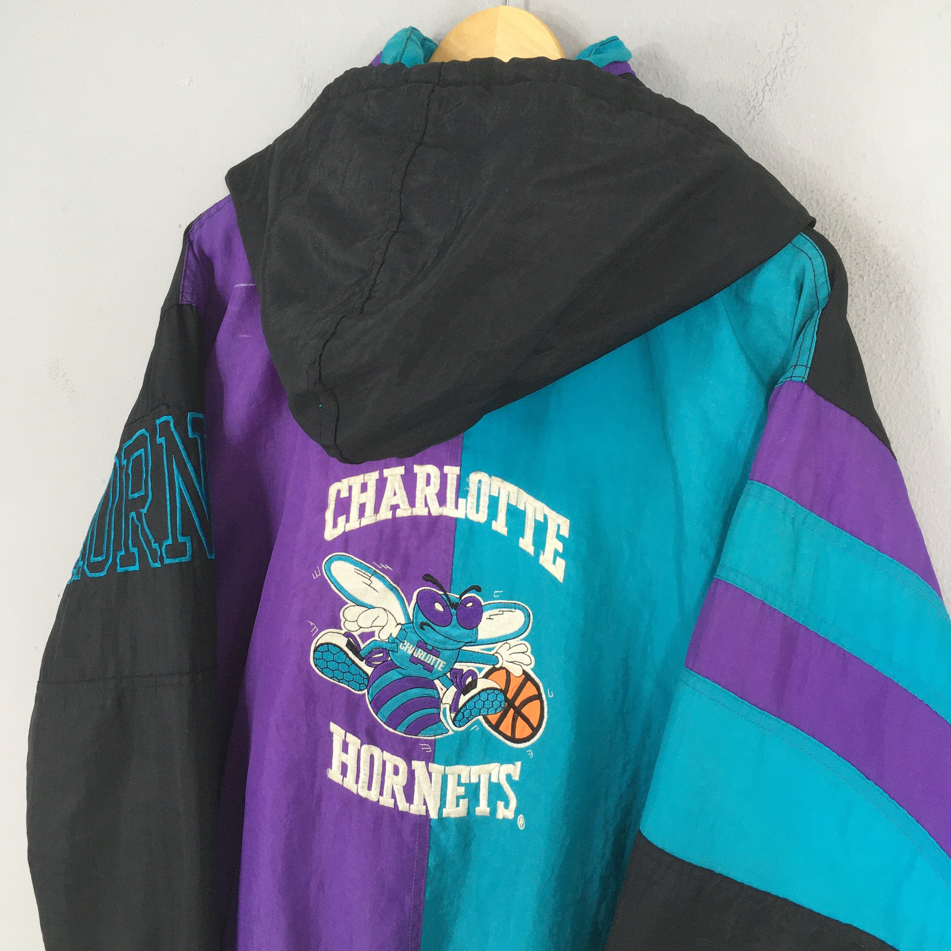 NBA Vintage Charlotte Hornets Nba Basketball Jacket XLarge Size US XL / EU 56 / 4 - 10 Thumbnail