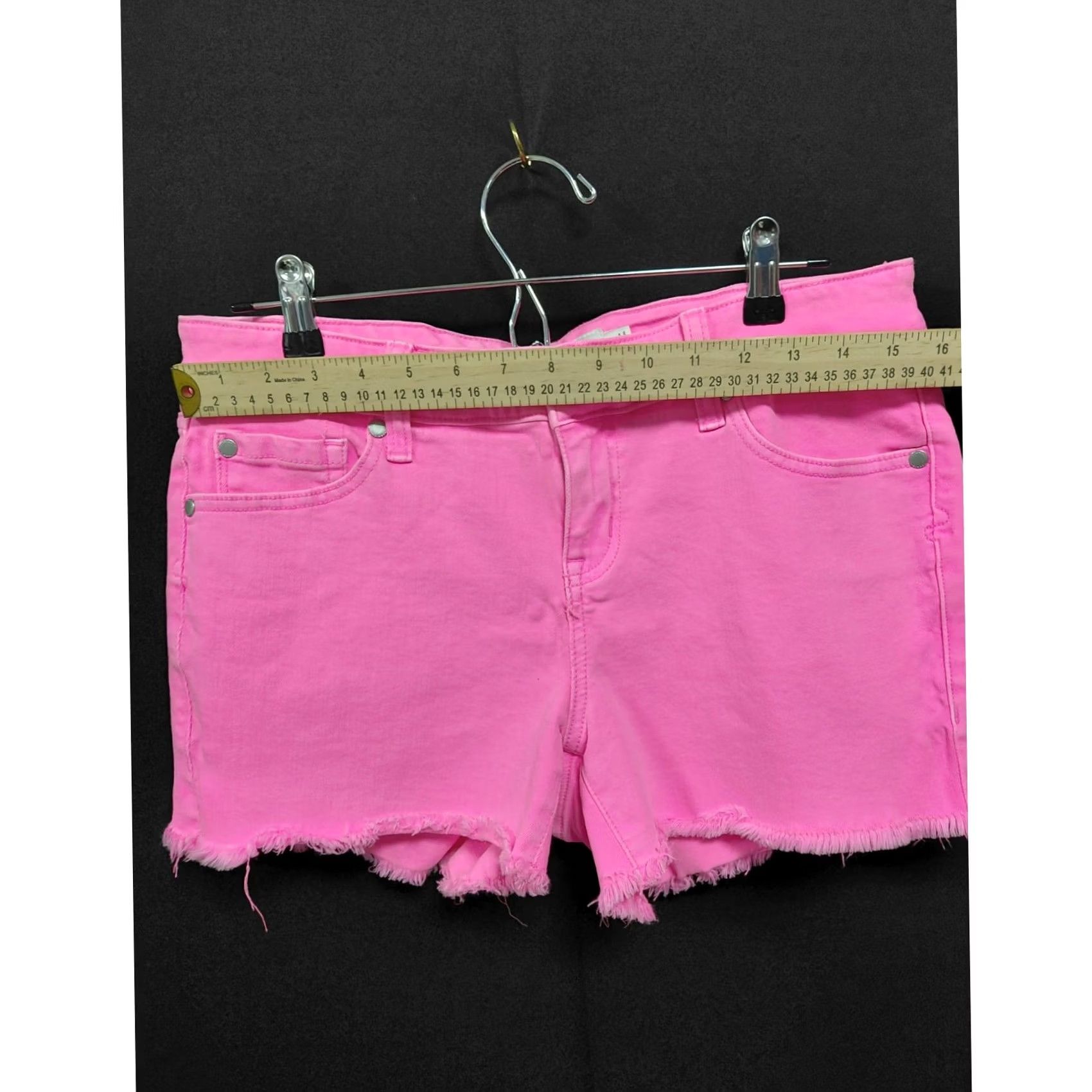 Torrid Torrid Denim Shorts Pink Regular 5-Pocket Frayed Hem Cotton Spandex Women Size 10 Size 32" / US 10 / IT 46 - 6 Thumbnail