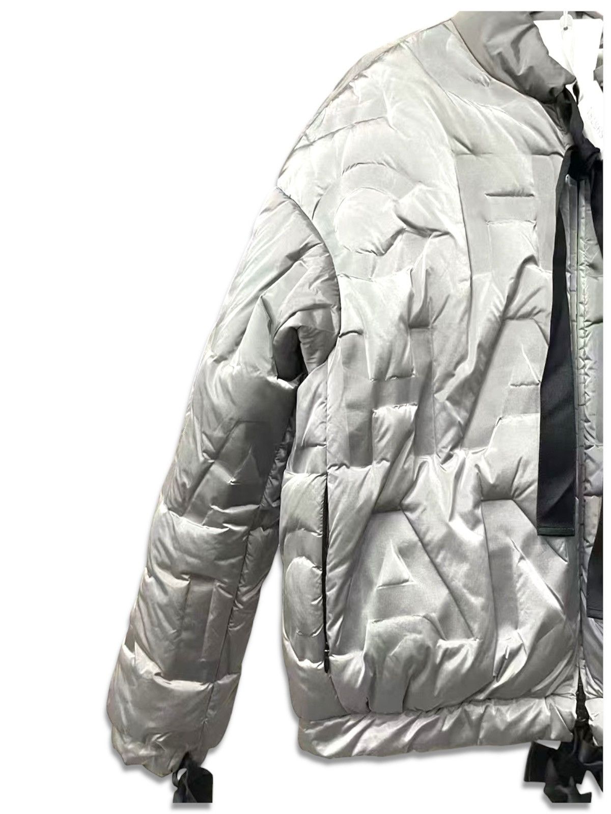 Chanel Chanel logo embossed Silver Puffer Jacket FW17 Size XXS / US 00 / IT 34 - 3 Thumbnail