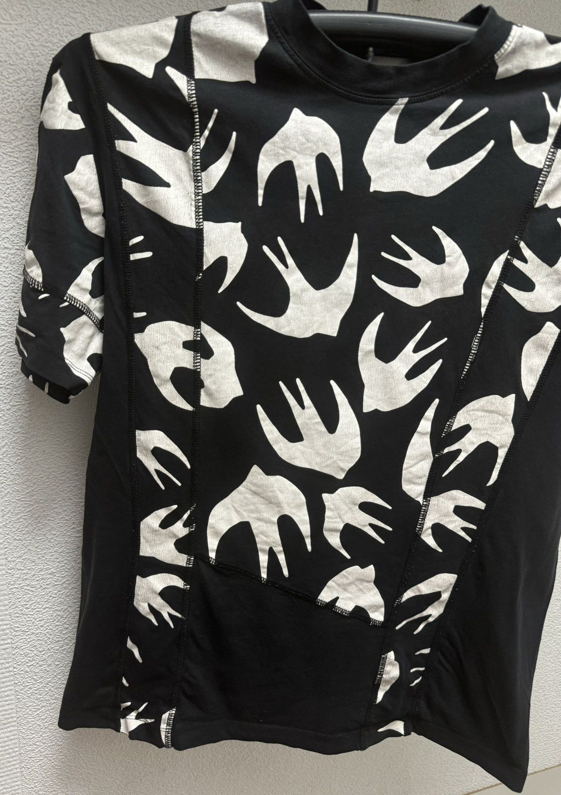 Alexander McQueen Alexander Mcqueen MCQ black fullprint t-shirt S sz moncler Size US S / EU 44-46 / 1 - 5 Thumbnail