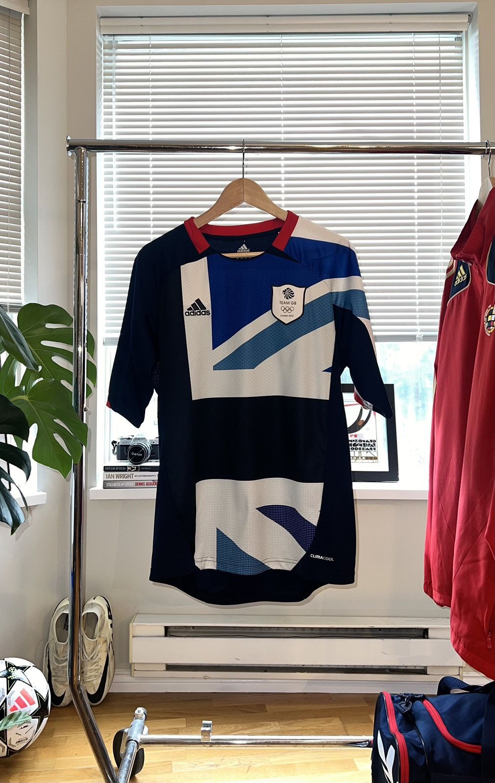 Adidas Team GB Olympic 2012 kit - Medium Size US M / EU 48-50 / 2 - 1 Thumbnail