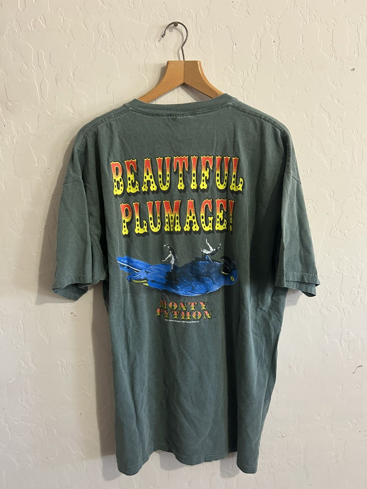 Vintage Vintage Monty Python Beautiful Plumage 2001 Shirt Size XL Size US XL / EU 56 / 4 - 3 Thumbnail