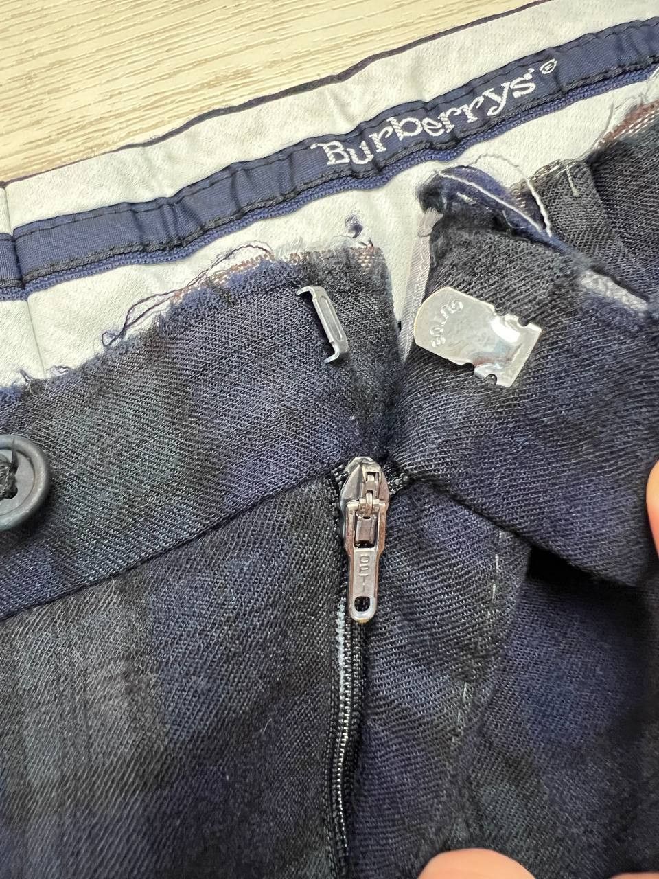 Burberry Burrberrys V2 Classic 90s Vintage Pleated Wool Dress Pants Size US 36 / EU 52 - 7 Thumbnail