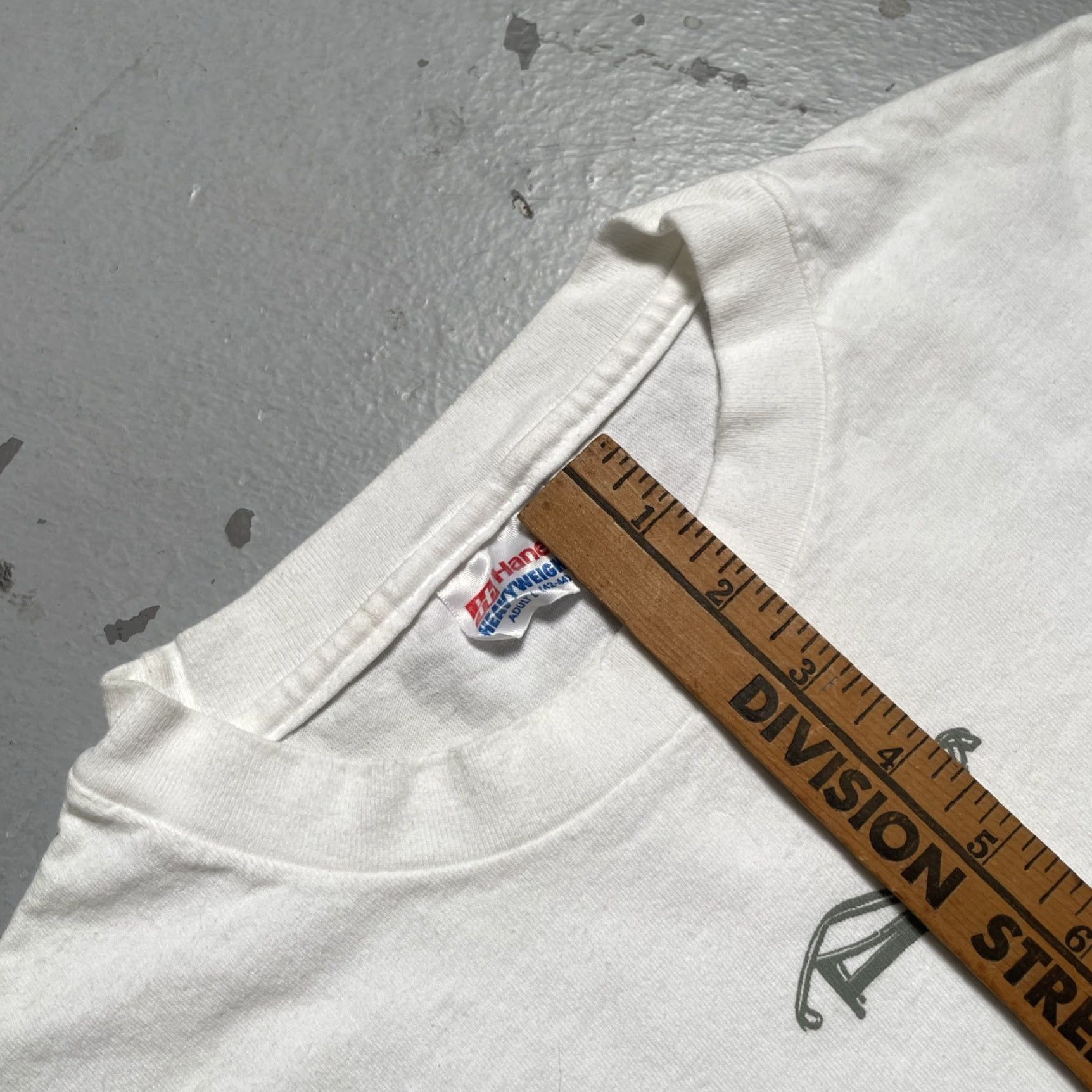Hanes VINTAGE Hanes T-Shirt Shirt Unisex Adults L White Designer Art 90s 2000s Chair MCM Single Stitch Vintage Yes Mens Womens Boys Girls Size US L / EU 52-54 / 3 - 4 Thumbnail