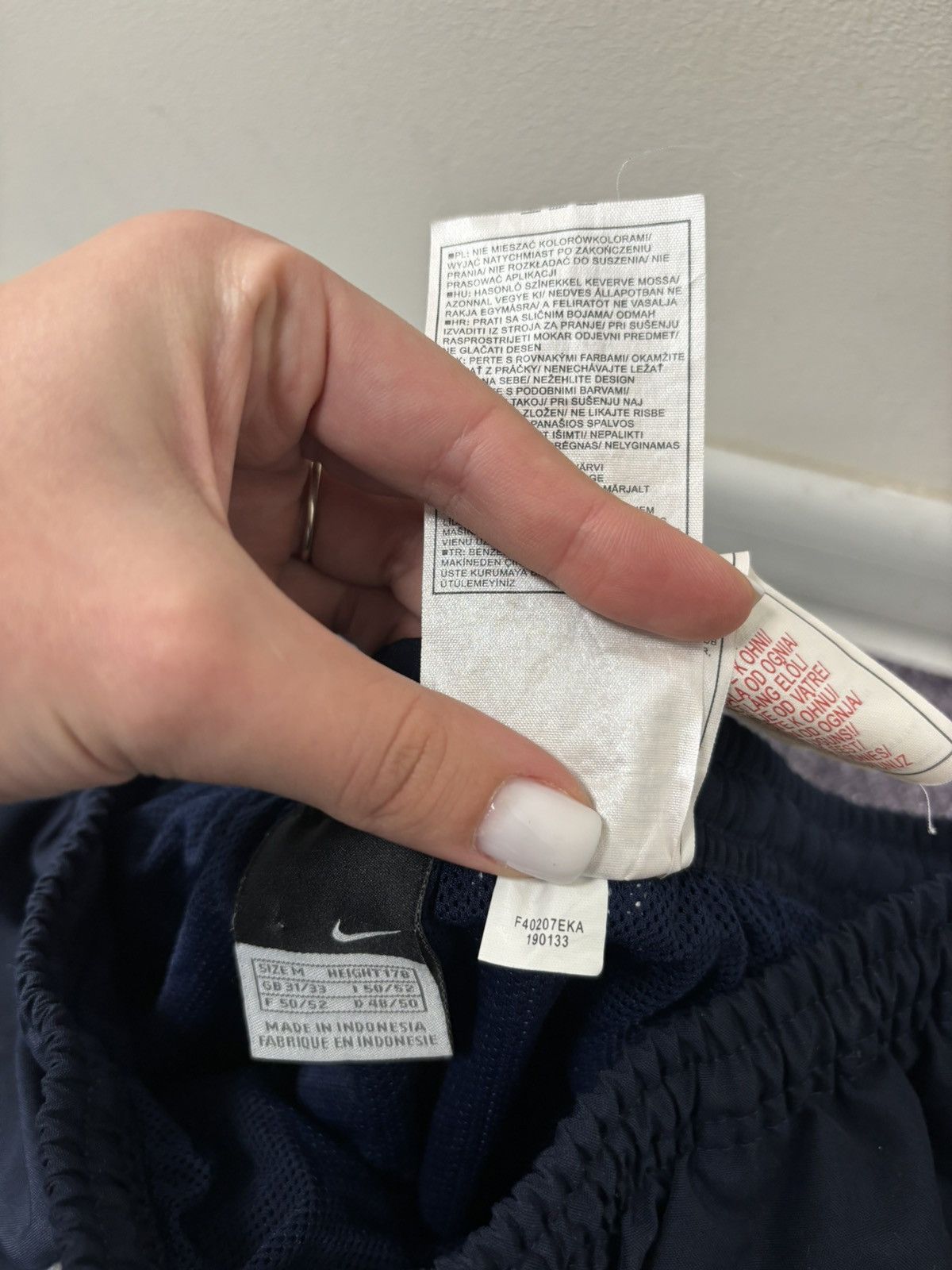 Nike Vintage Nike Y2K Navy/White Hype Nylon Baggy Track Pants Size US 32 / EU 48 - 16 Thumbnail