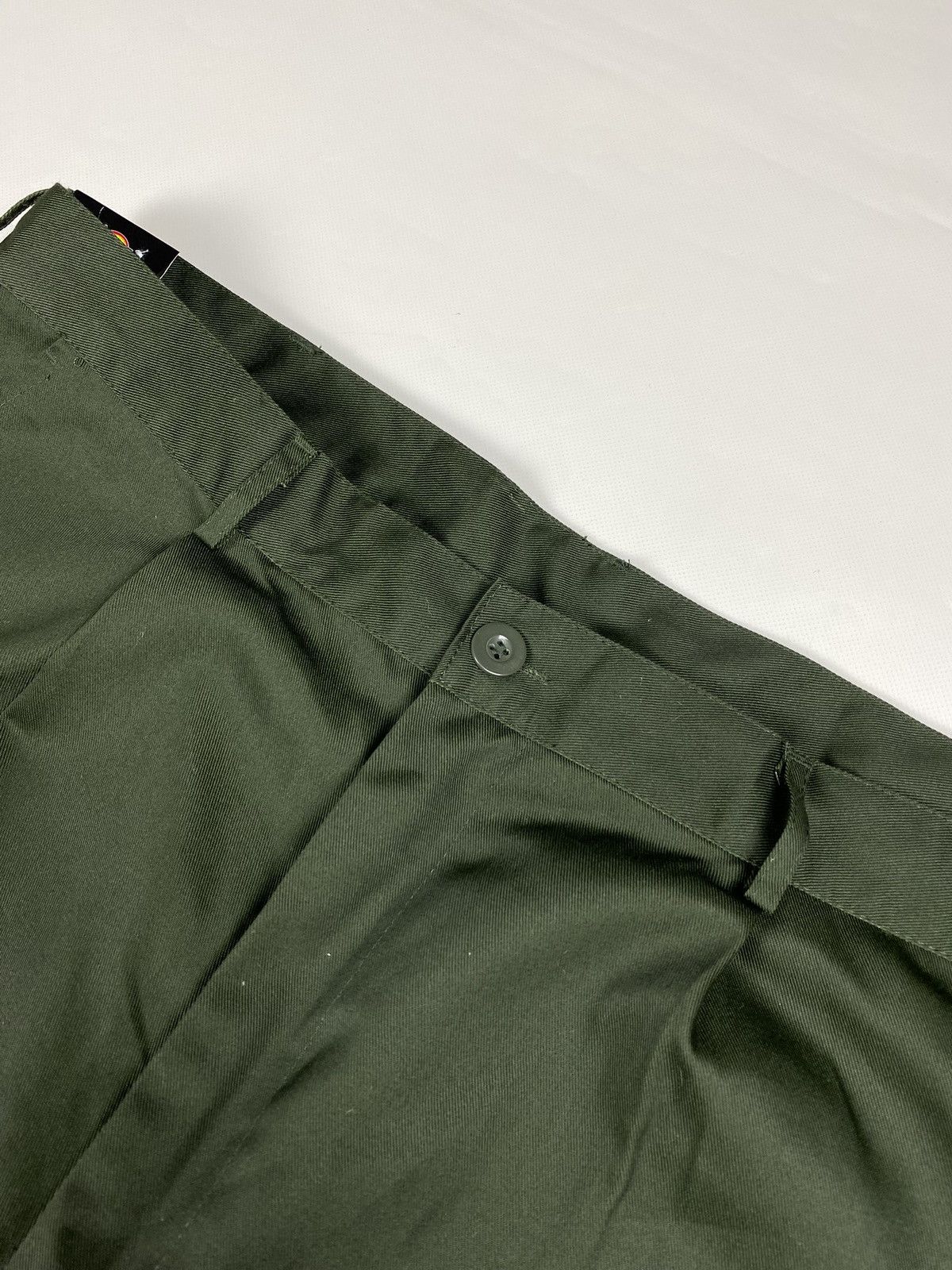 Dickies BNWT! Dickies Workwear men’s cargo pants trousers Size US 42 / EU 58 - 13 Thumbnail