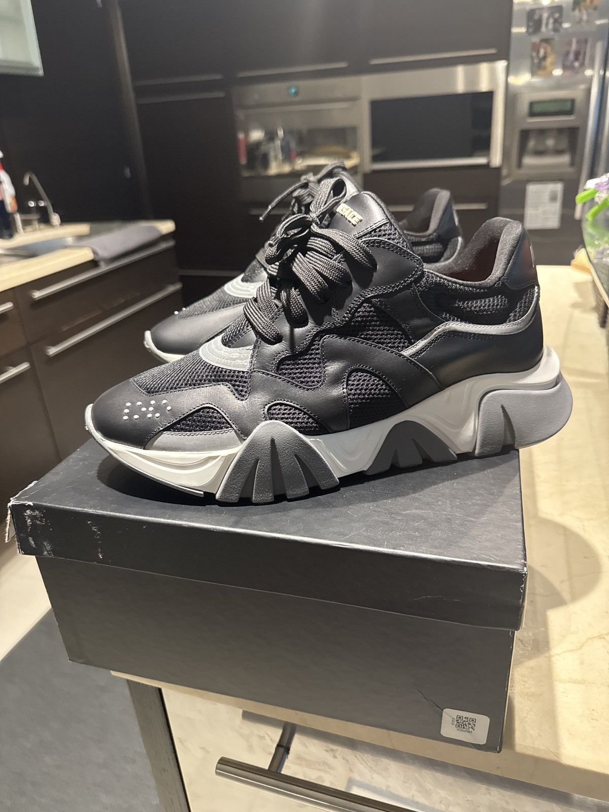 Versace Versace Squalo Chunky Sneaker Size US 11 / EU 44 - 1 Thumbnail