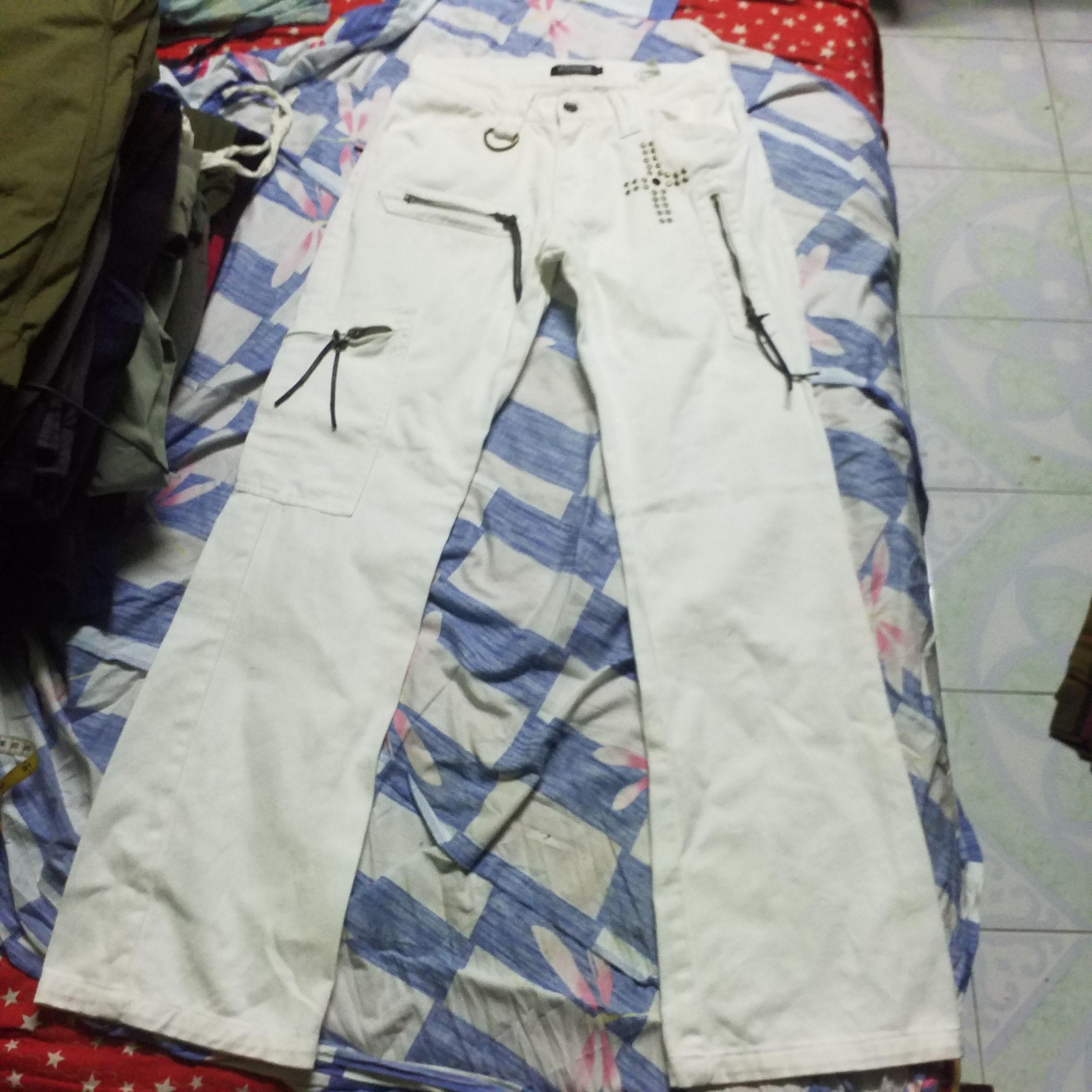 Other BA TSU STUDIO FLARE CARGO JEANS Size 29" - 1 Thumbnail