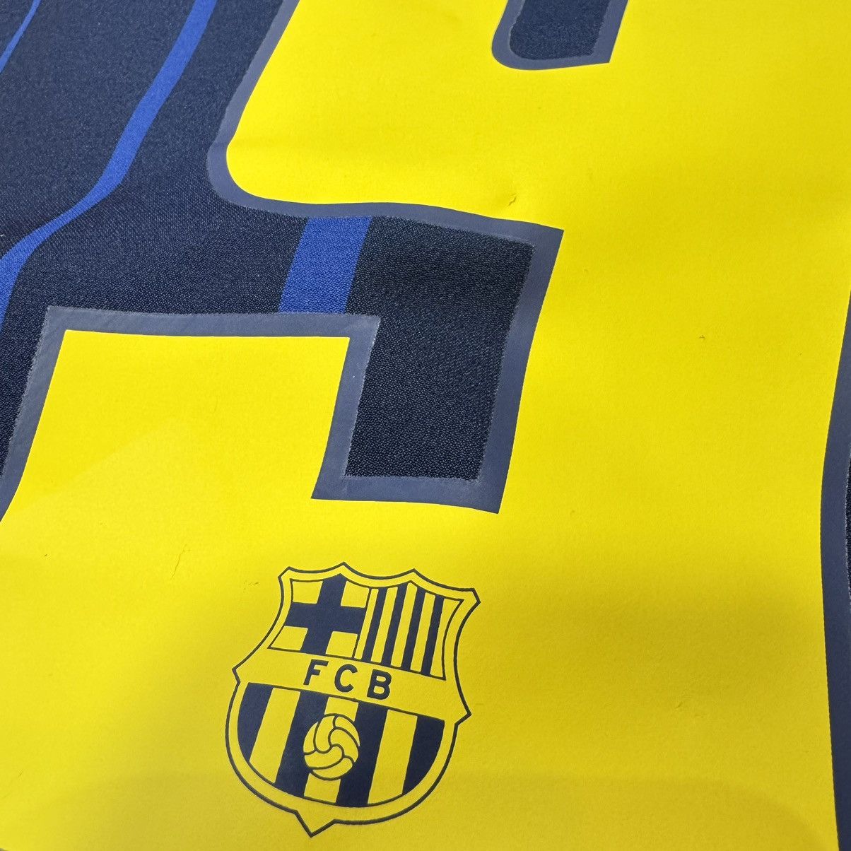 Vintage Barcelona 04/05 away shirt #9 Eto’o Size US M / EU 48-50 / 2 - 6 Thumbnail