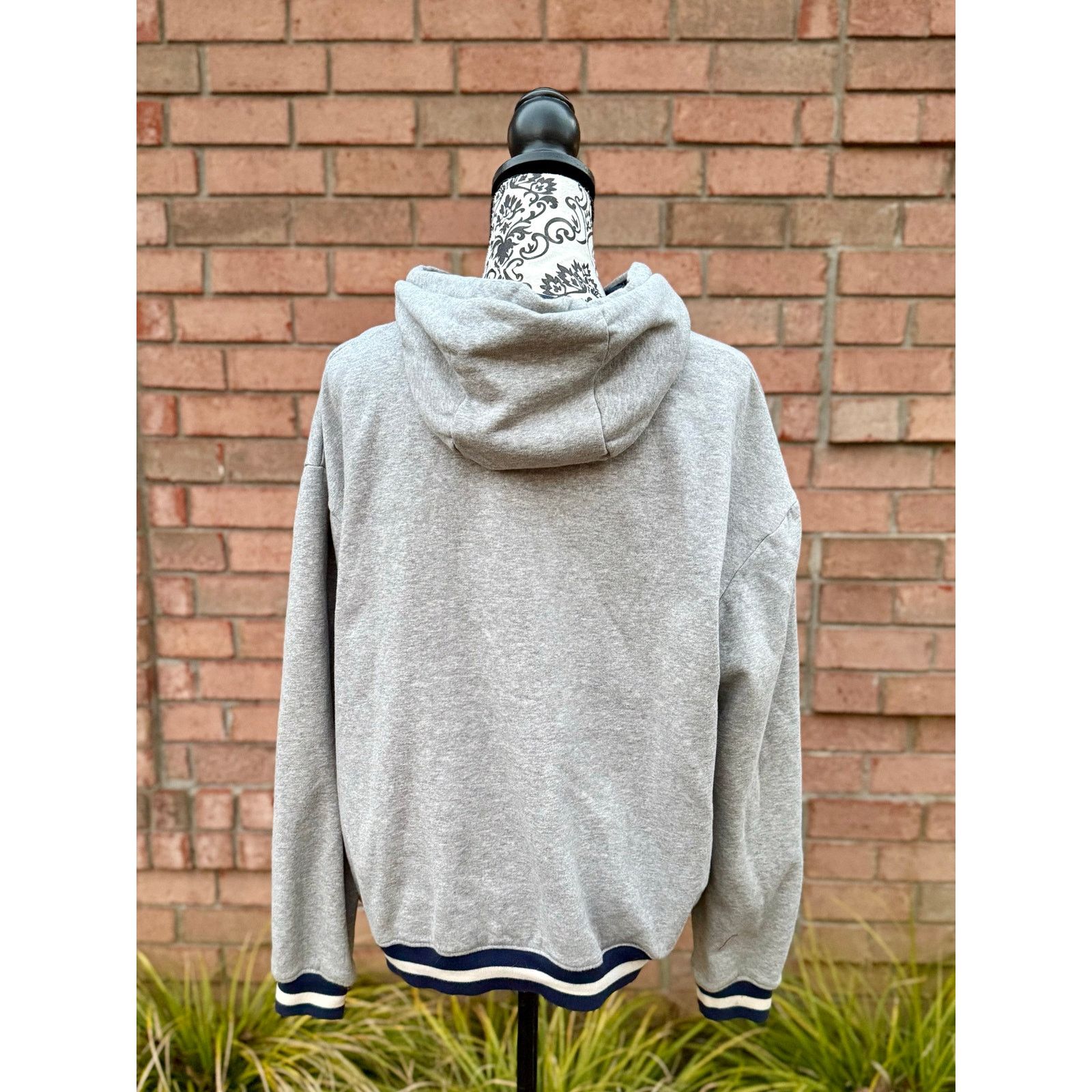 Disney EUC Unisex Disney Parks Mickey Mouse Hoodie Sweatshirt XL? Size XL / US 12-14 / IT 48-50 - 3 Thumbnail