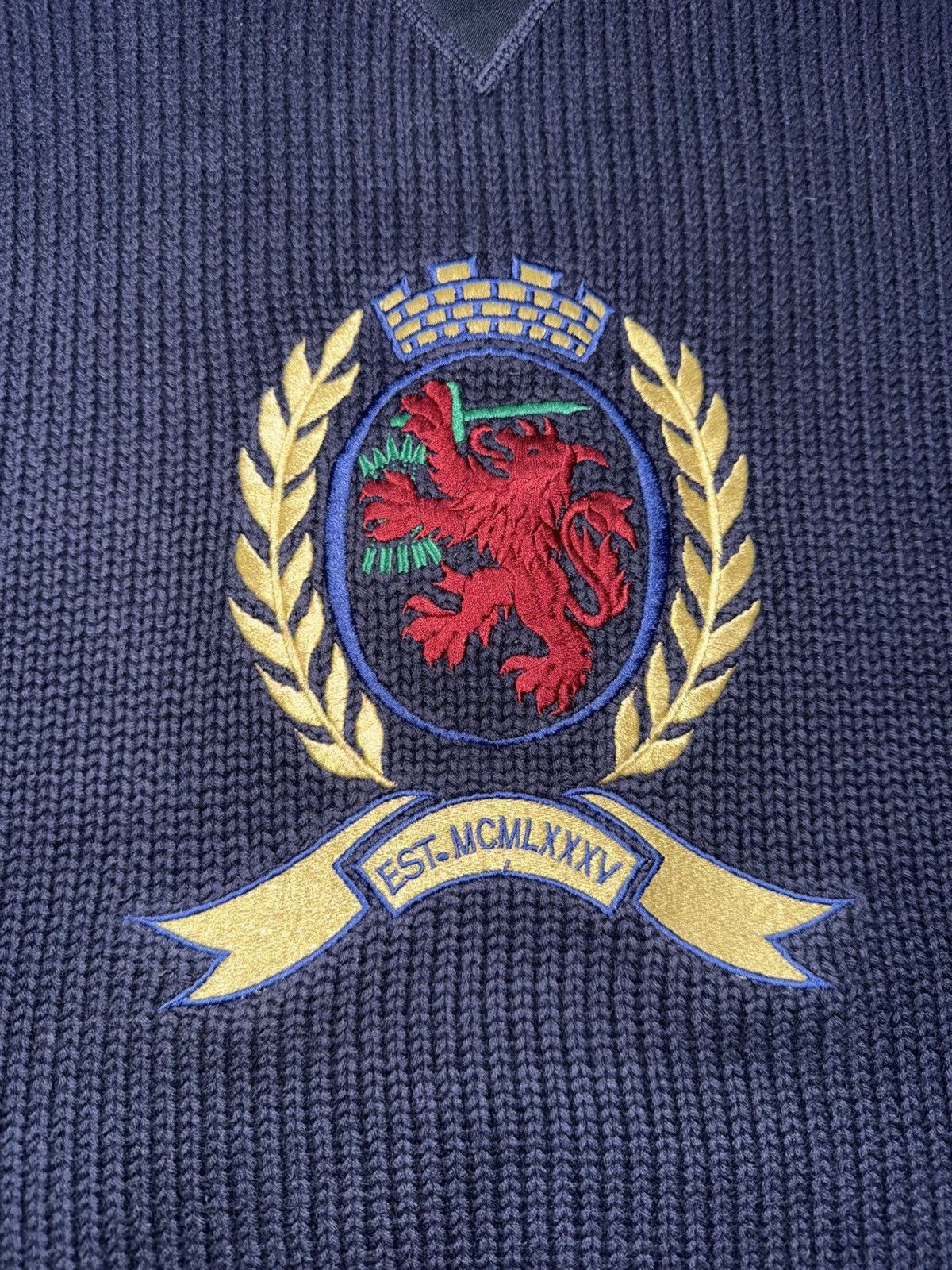 Tommy Hilfiger Vintage Tommy Hilfiger Crest Logo Knit Sweater L Size US L / EU 52-54 / 3 - 3 Thumbnail