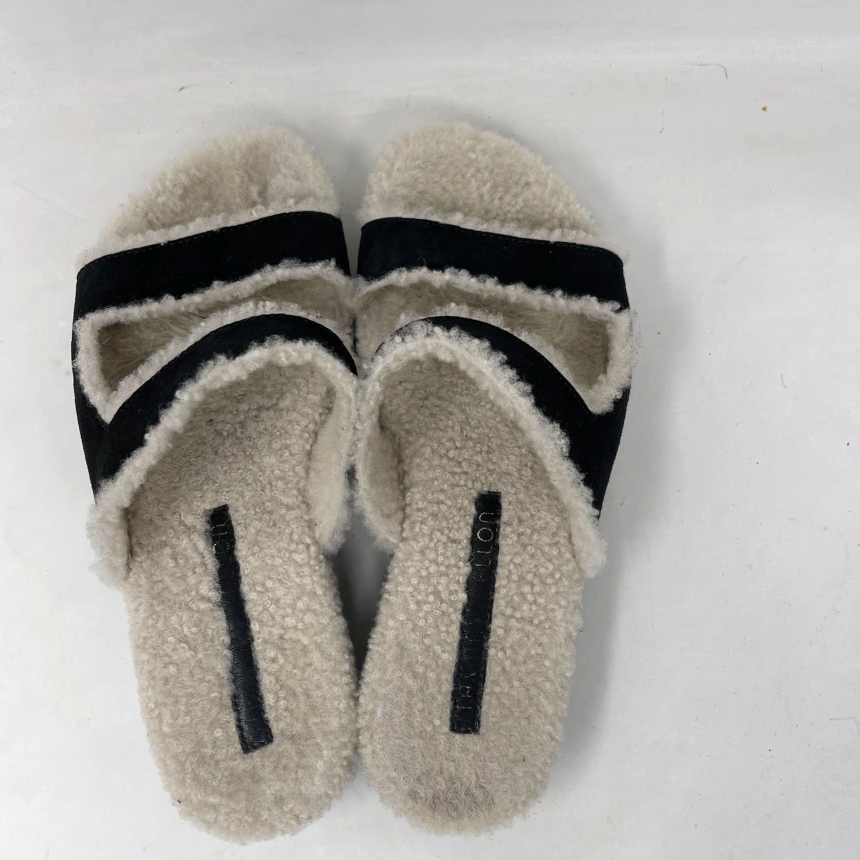Vintage Tamara Mellon Sandals Womens 5 35.5 Roam Shearling Black and Ivory Slides Tamara Mellon Roam Sandals Womens Size 5 35.5 Black Ivory Shearling Slides Size US 5 / IT 35 - 4 Thumbnail