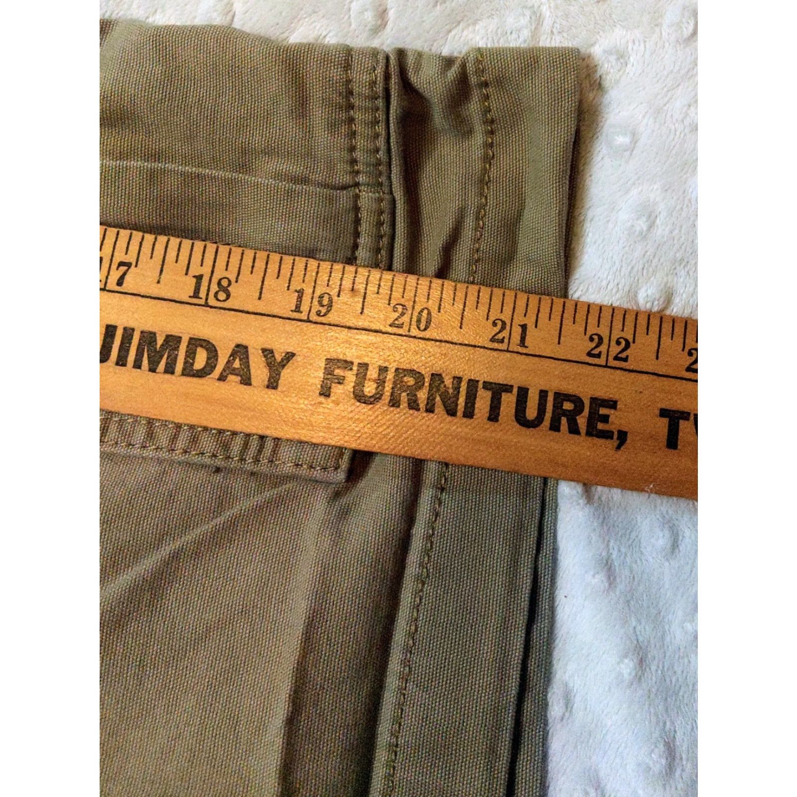 Carhartt Carhartt Shorts Mens 46 Khaki Relaxed Fit Canvas Work Utility Cargo Shorts Beige Cotton Canvas Cargo Pocket Zipper Button Casual Workwear Mens 46 Size US 30 / EU 46 - 8 Thumbnail