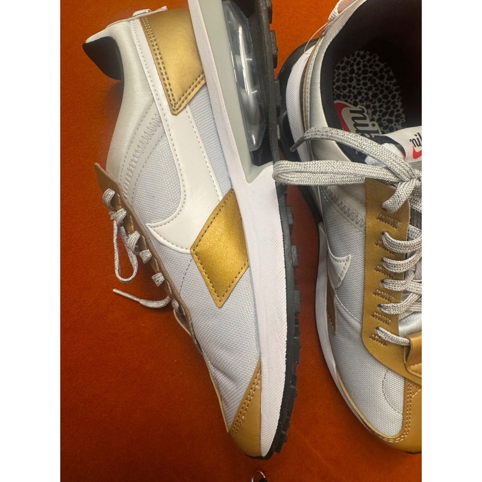 Nike Nike O.X. Sneakers Gold Running Shoes DJ6210-001 8.5 Size US 8.5 / IT 38.5 - 3 Thumbnail