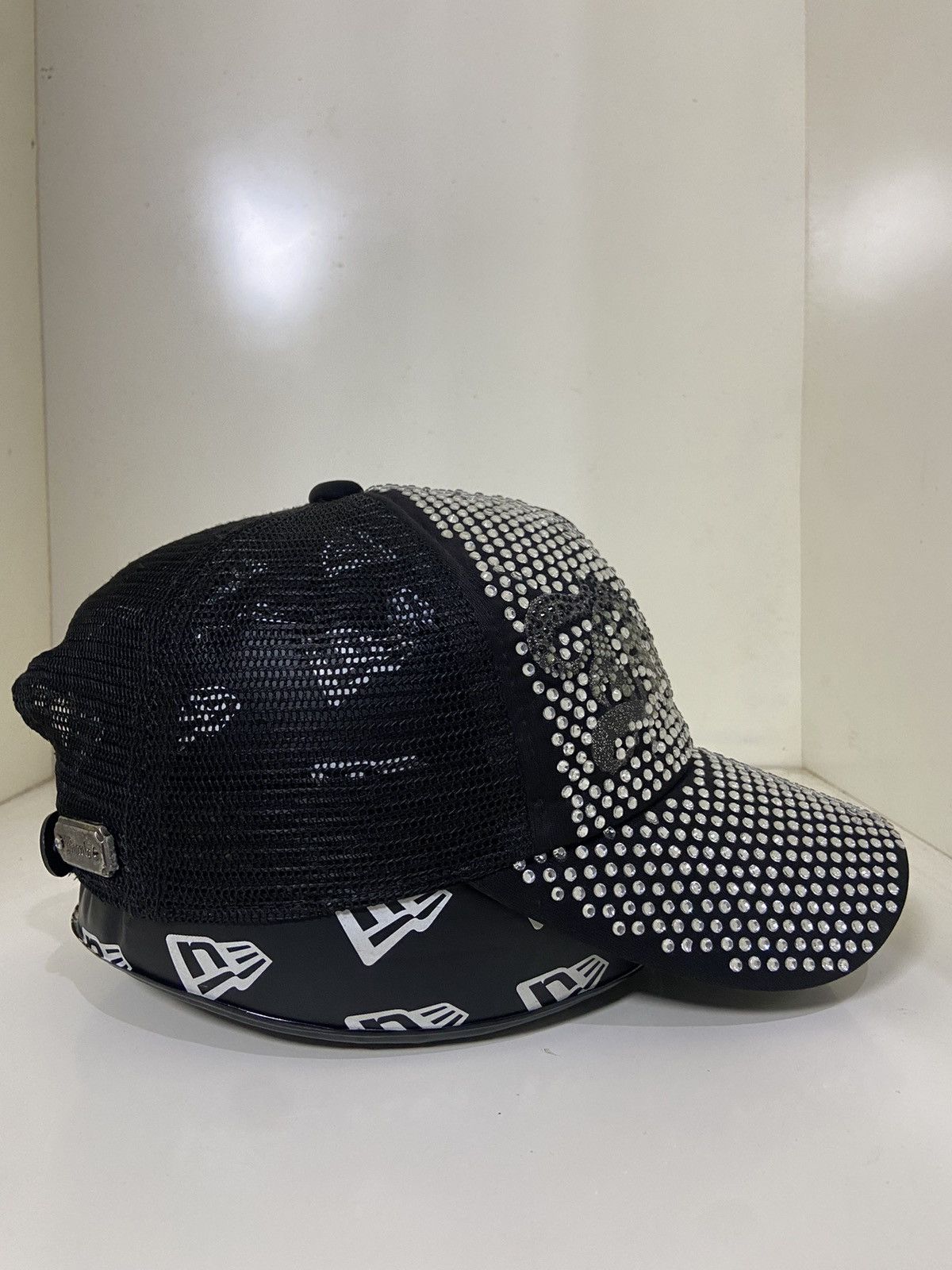If Six Was Nine 2000s biablo punk trucker hat studded zircon Size ONE SIZE - 6 Thumbnail