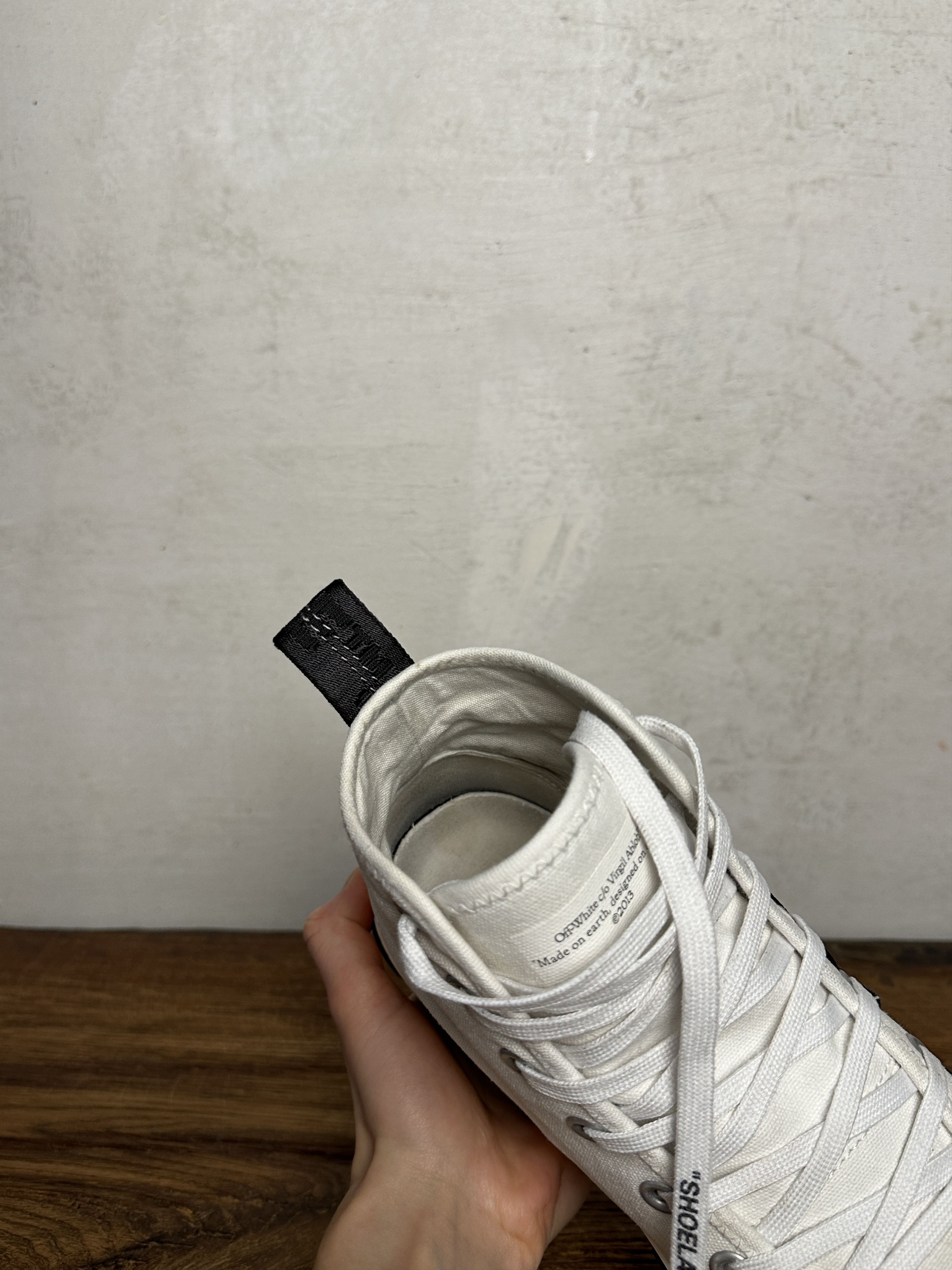 Off-White Off-White Mid Top Vulcanised Sneaker White Size US 10 / EU 43 - 13 Thumbnail