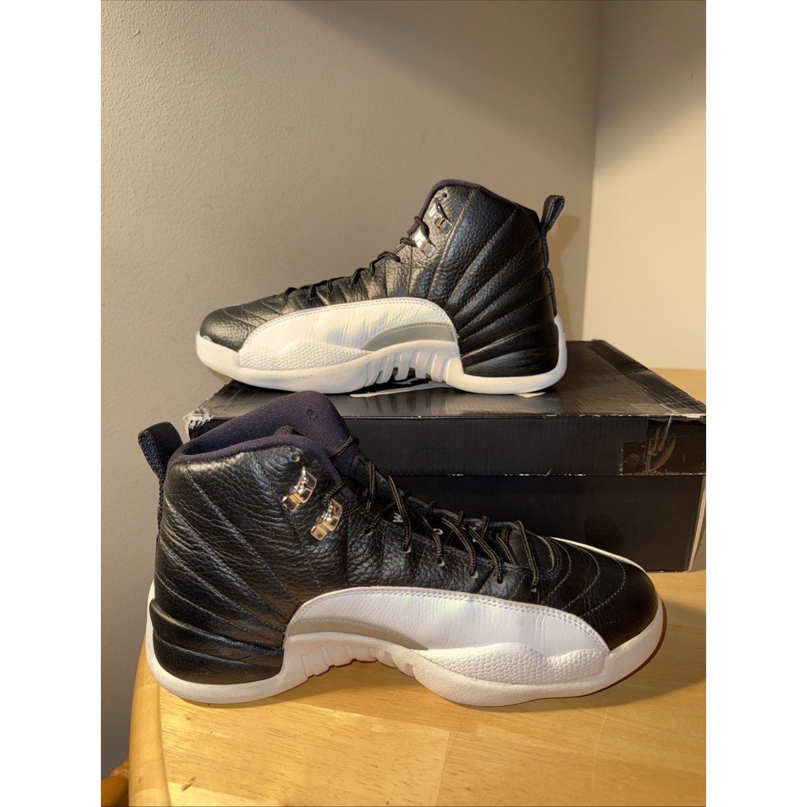 Jordan Brand Size 8.5 - Jordan 12 Retro Playoff OG BOX LIGHTLY USED Size US 8.5 / EU 41-42 - 4 Thumbnail