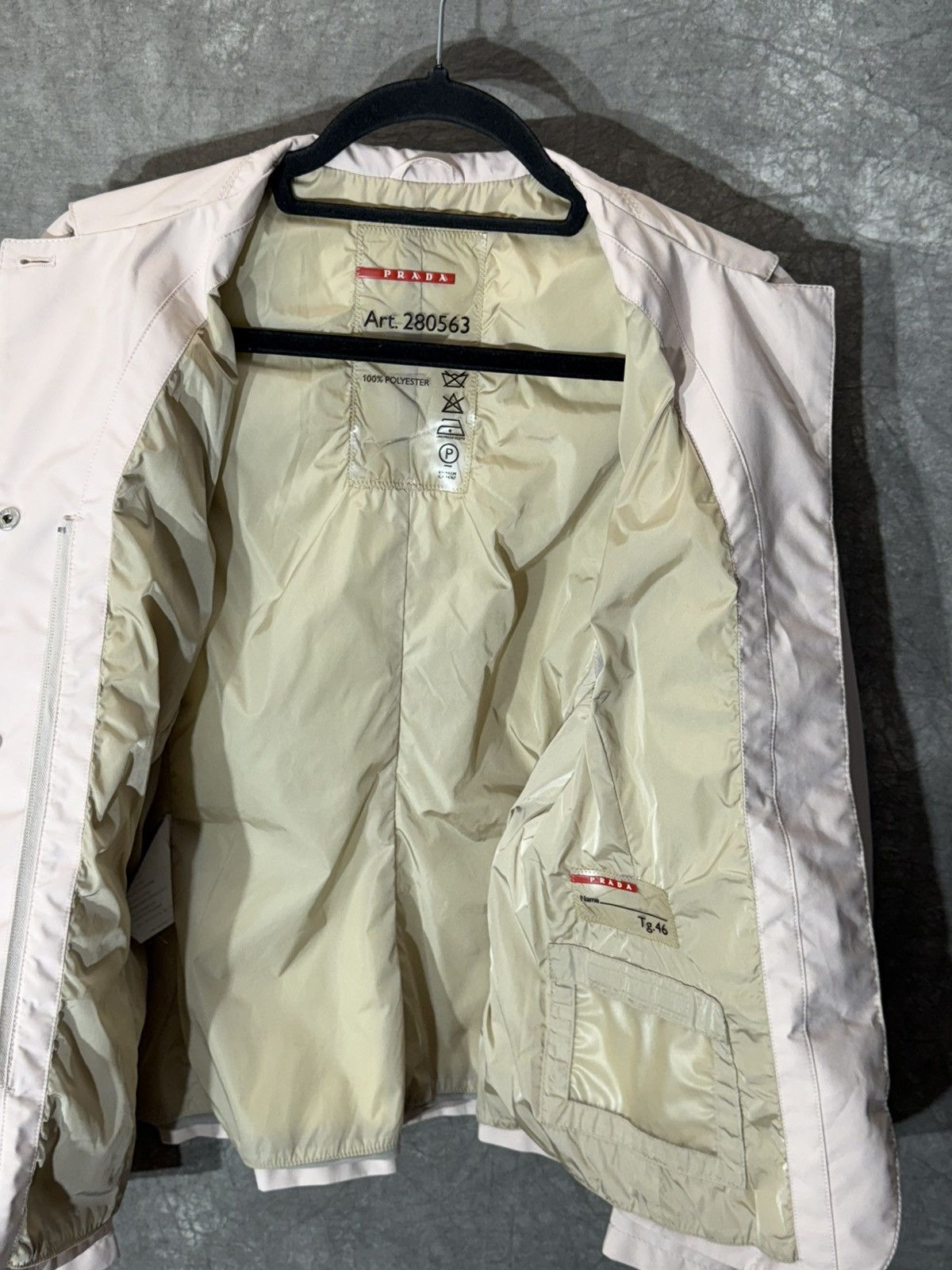 Prada Prada Red Tab Jacket blazer nylon Size M / US 6-8 / IT 42-44 - 4 Thumbnail