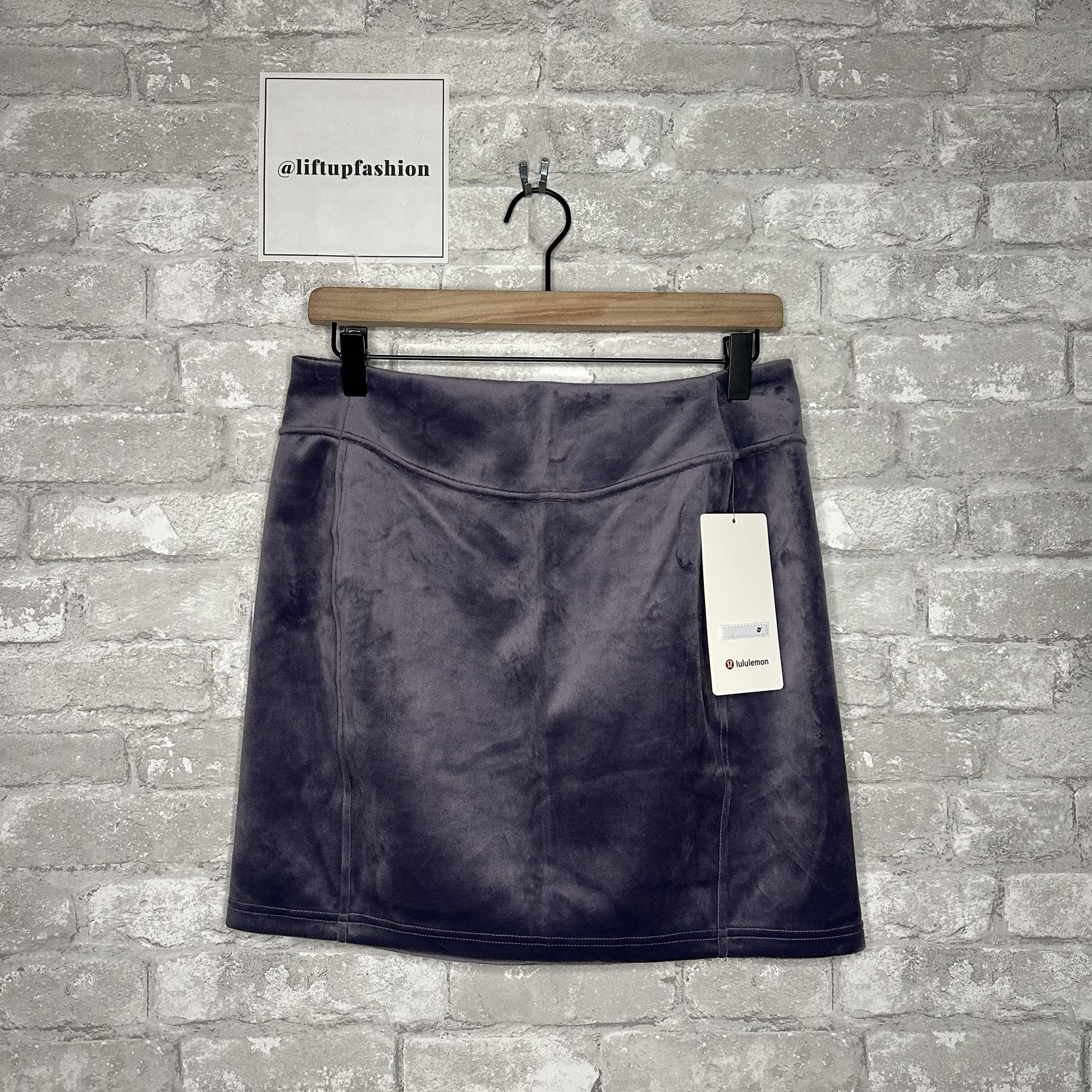 Lululemon Lululemon Scuba High Rise Mini Skirt Velvet NWT Size Small Size 28" / US 6 / IT 42 - 1 Thumbnail