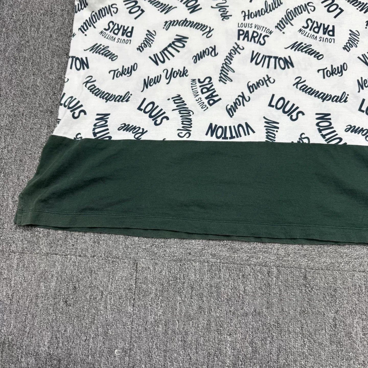 Louis Vuitton Louis Vuitton LV All-Over Print Short-Sleeve. Size US XL / EU 56 / 4 - 2 Thumbnail