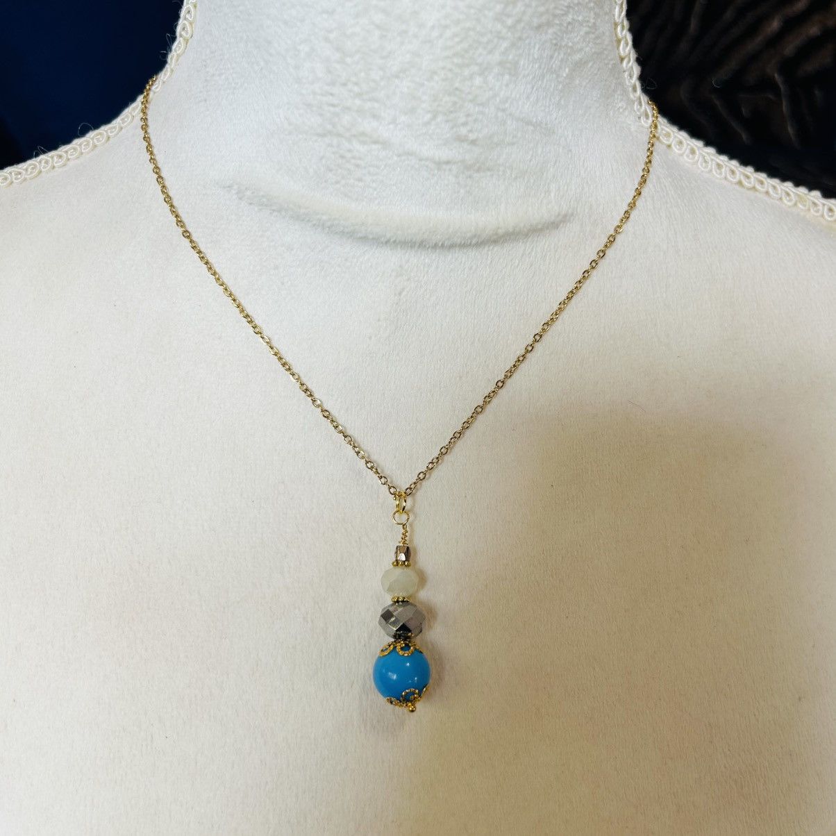 Handmade Handcrafted vintage bead crystal drop pendant necklace Size ONE SIZE - 3 Thumbnail