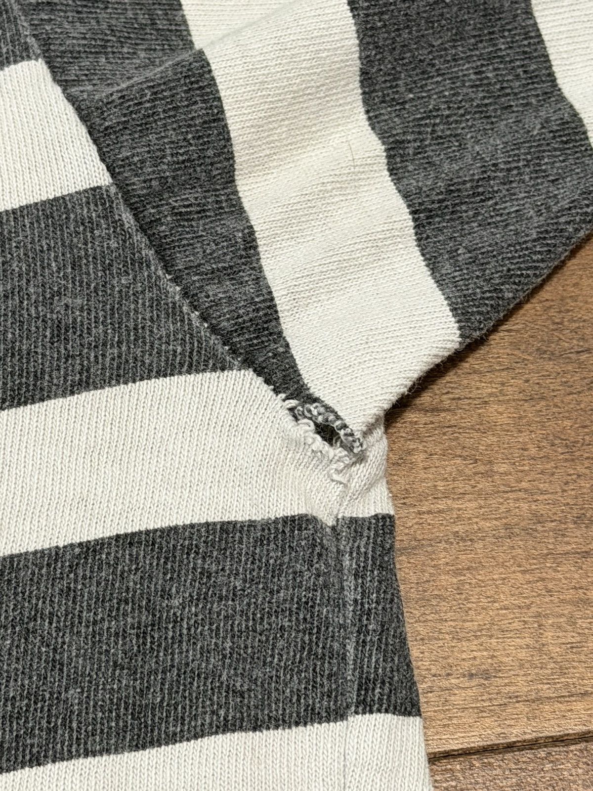 Stone Island Vintage 1980s Stone Island Embroidered Stripe T Shirt Size US L / EU 52-54 / 3 - 4 Thumbnail