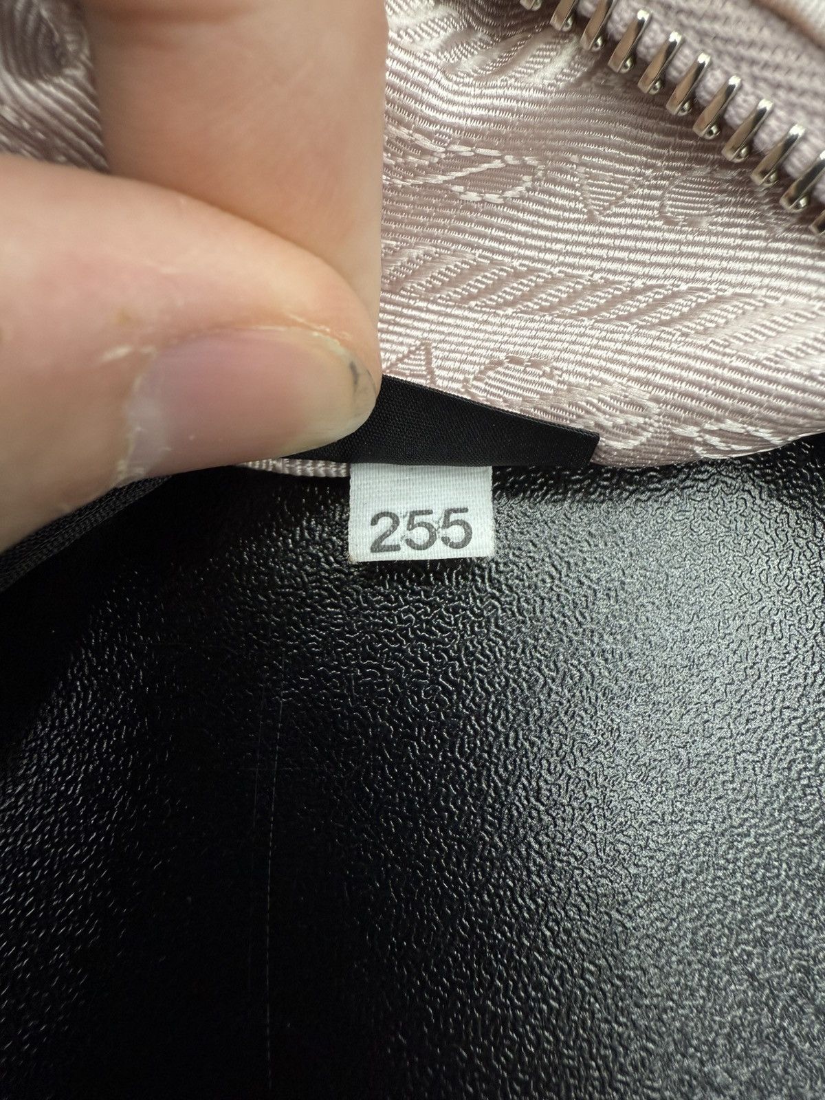 Prada Prada Re-Edition 2005 shoulder bag in pink Size ONE SIZE - 21 Thumbnail