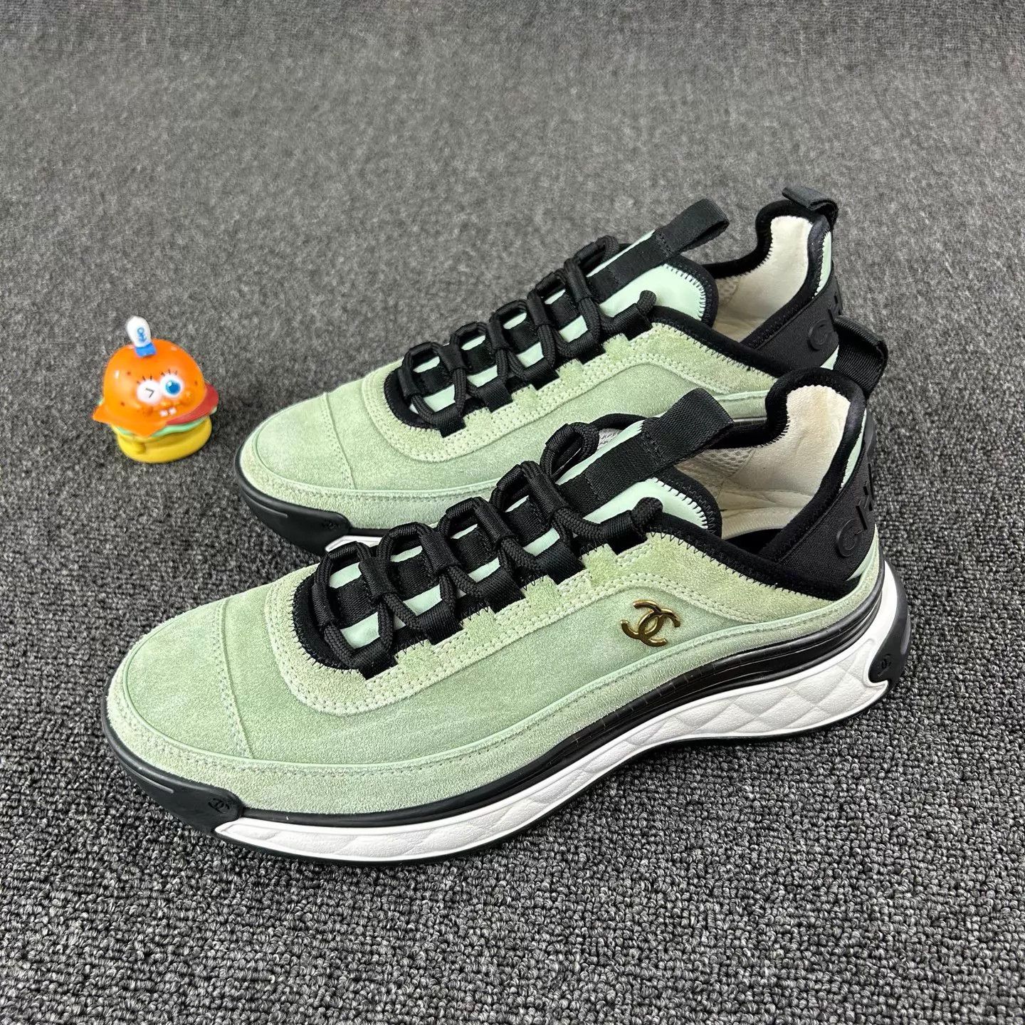 Chanel Chanel Green Suede CC Gold Buckle Sneakers 39 Size US 6 / EU 39 - 1 Thumbnail