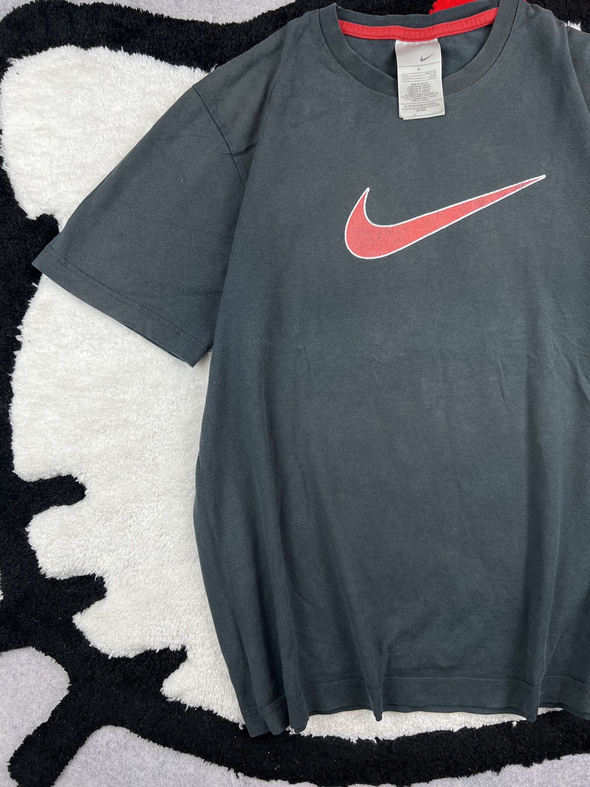 Vintage Vintage Nike Big Swoosh Faded Centr Logo Y2K Tee Shirt Size US L / EU 52-54 / 3 - 2 Thumbnail