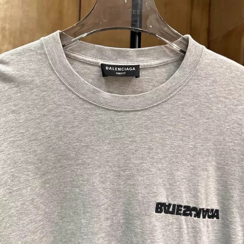 Balenciaga Balenciaga Inverted letter logo embroidered gray short sle Size US S / EU 44-46 / 1 - 3 Thumbnail