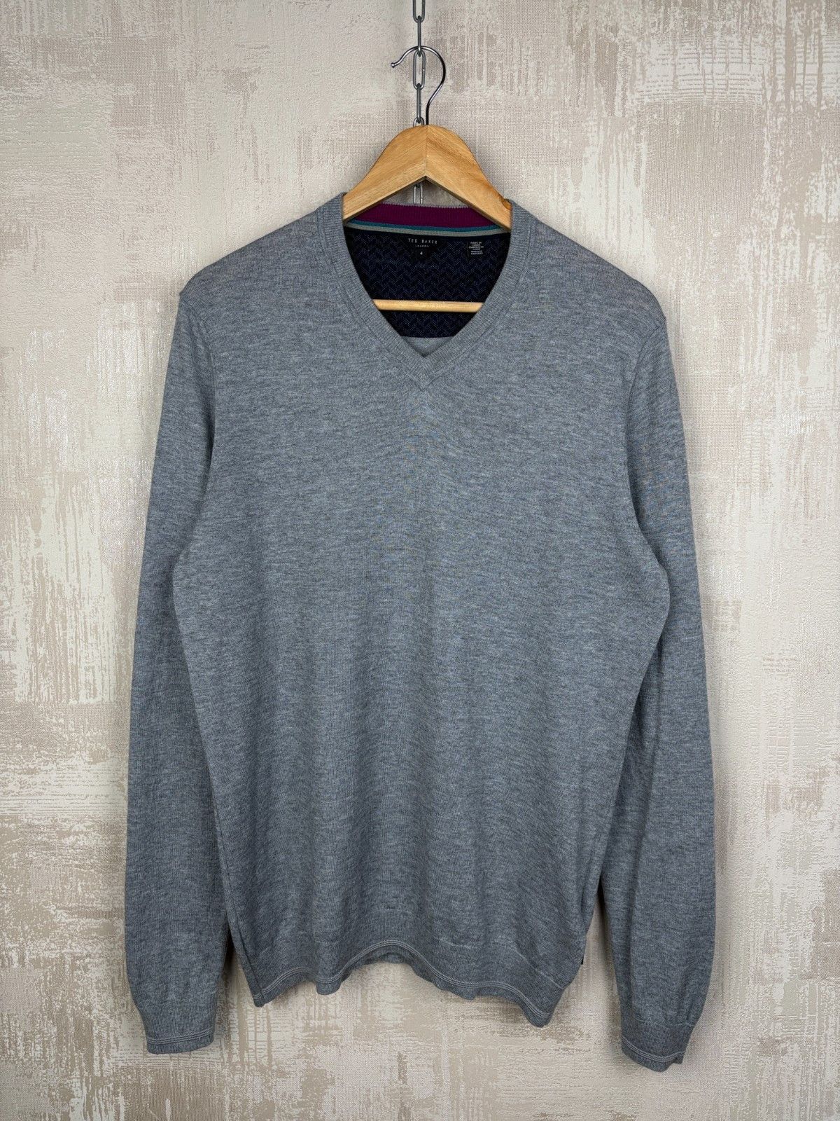 Ted Baker Ted Baker V-Neck Sweater Wool Blend Men's Size 4 Fits Like L Size US L / EU 52-54 / 3 - 3 Thumbnail