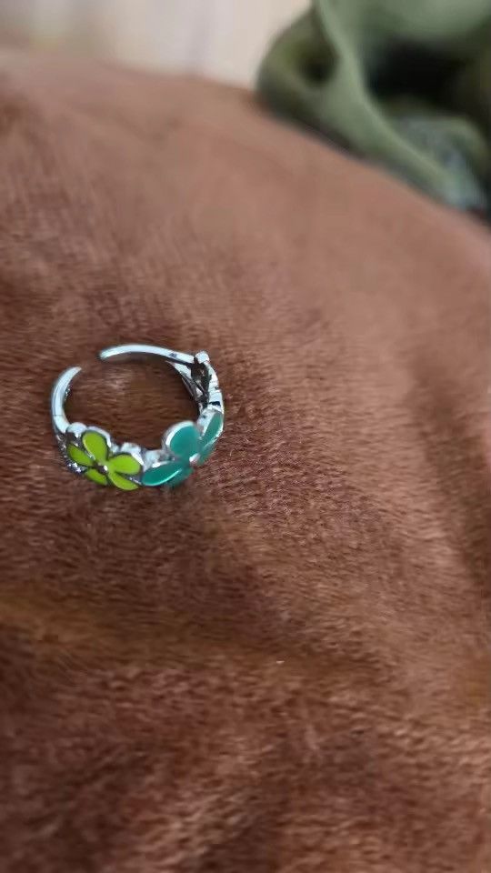 Jewelry Green Leaf Flowers Adjustable Ring Size ONE SIZE - 5 Thumbnail