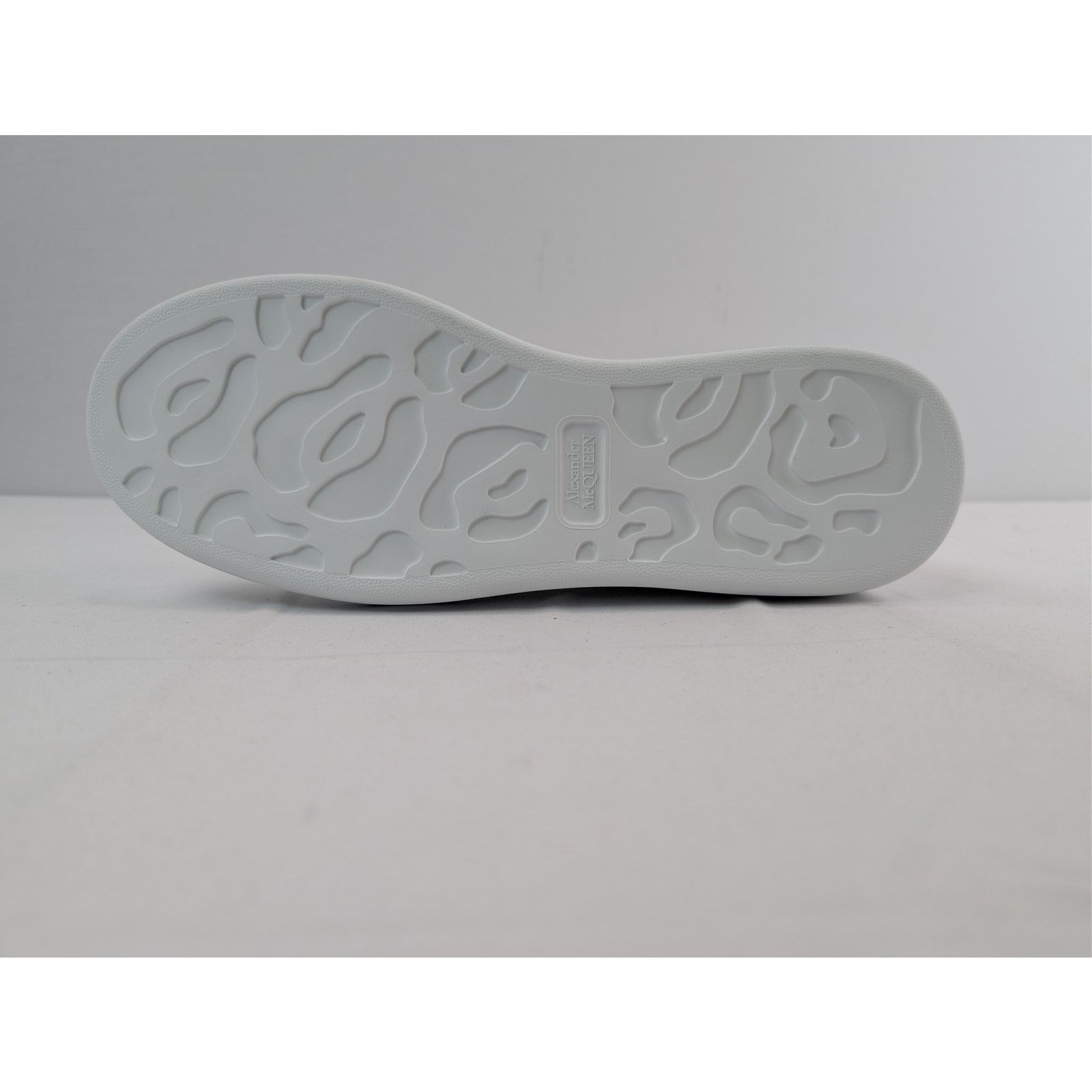 Alexander McQueen o1rshd1 Larry Sneakers in White/Silver Size US 11 / EU 44 - 11 Thumbnail
