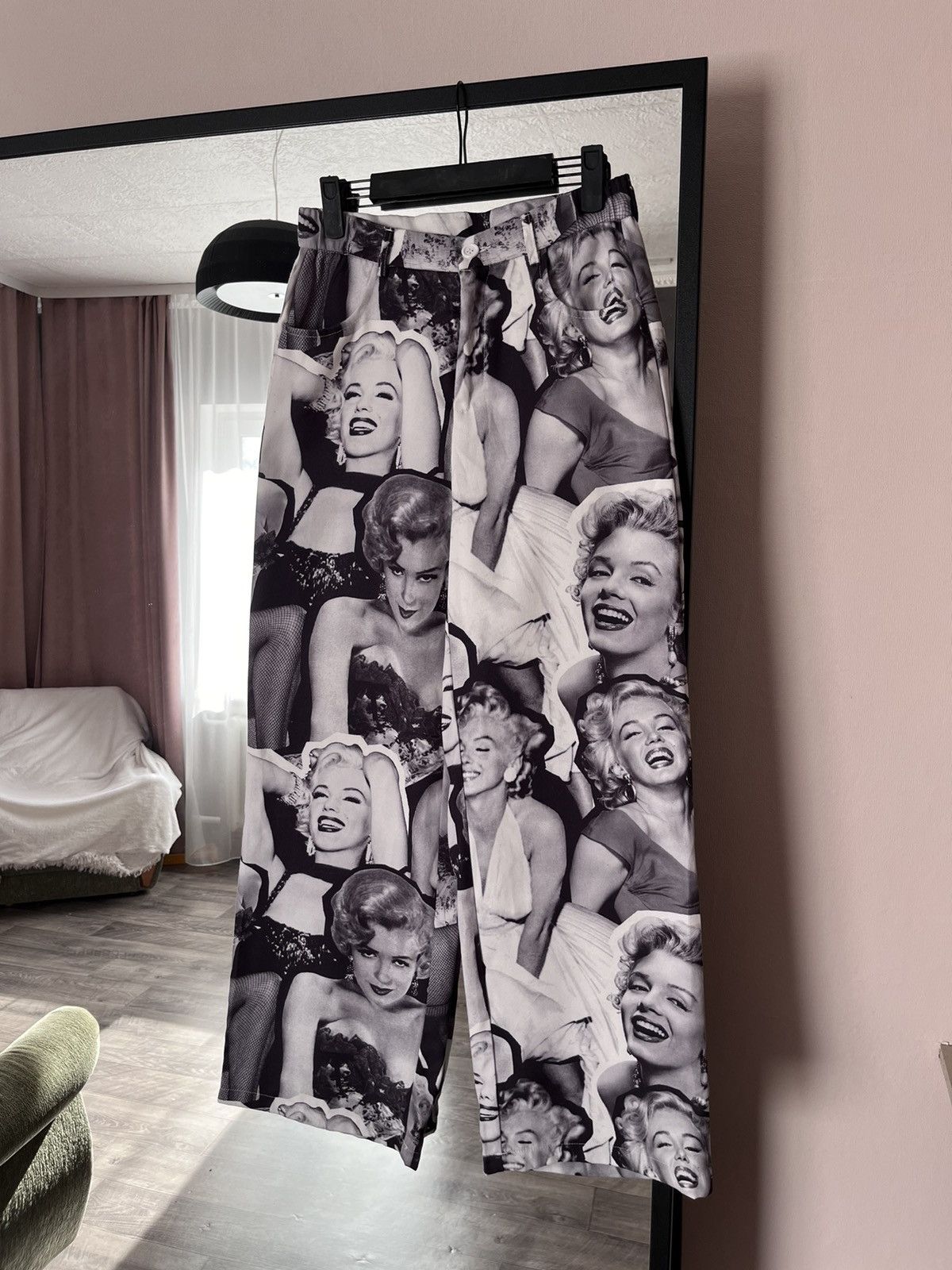 Other Marilyn Monroe All Over Print Photo Pants SHEIN Size S Size 30" / US 8 / IT 44 - 1 Thumbnail