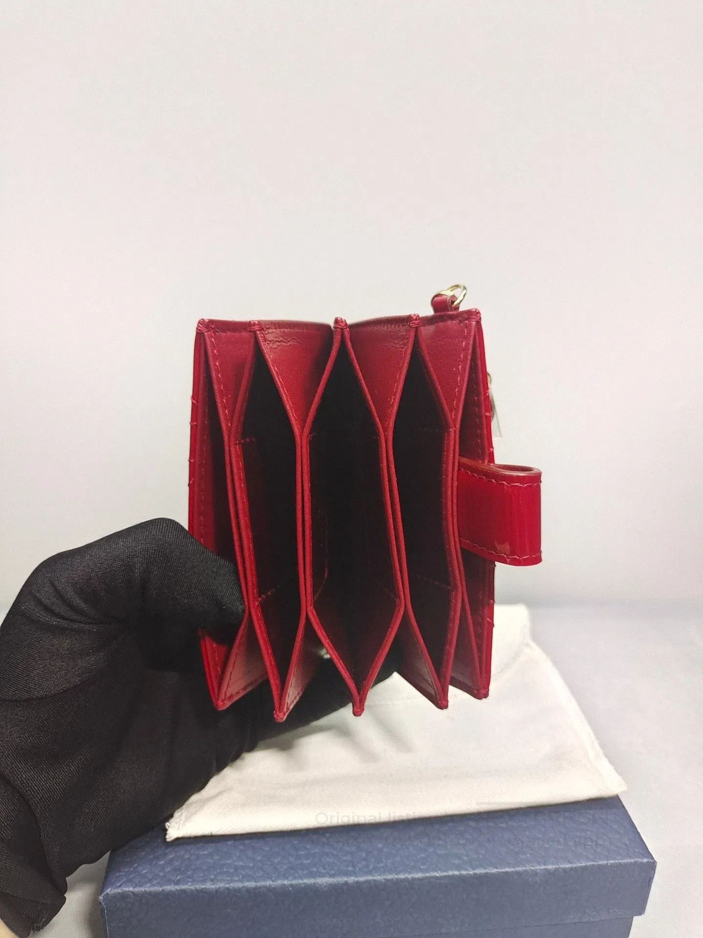 Dior Dior Red Cowhide Cannage 5-Slot Card Holder. Size ONE SIZE - 5 Thumbnail
