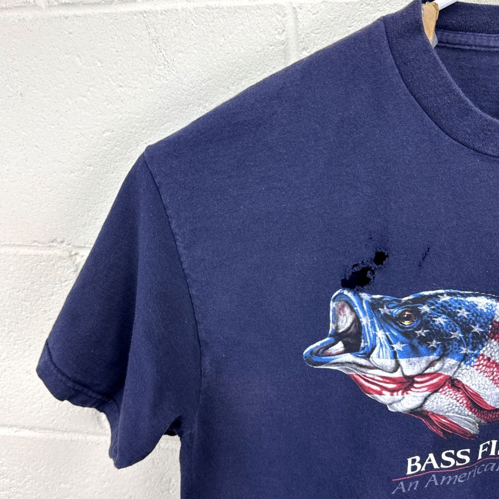 Delta VINTAGE Delta Bass Fishing Flag T-shirt Shirt Mens L Blue Graphic Print Distressed Size US L / EU 52-54 / 3 - 6 Thumbnail