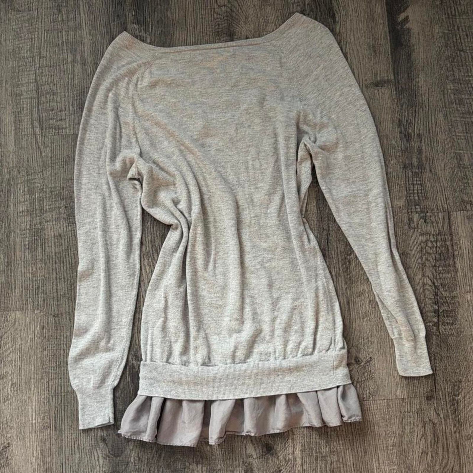 Lauren Conrad Grey long sleeve top with Ruffle Hem Size S / US 4 / IT 40 - 4 Thumbnail