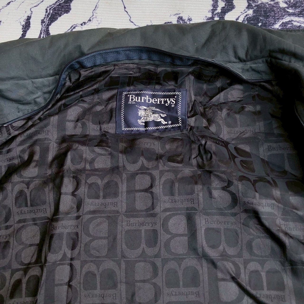 Burberry Burberry’s Vintage Parka with Hidden Hood & Nova Check Liner Size US XL / EU 56 / 4 - 13 Thumbnail