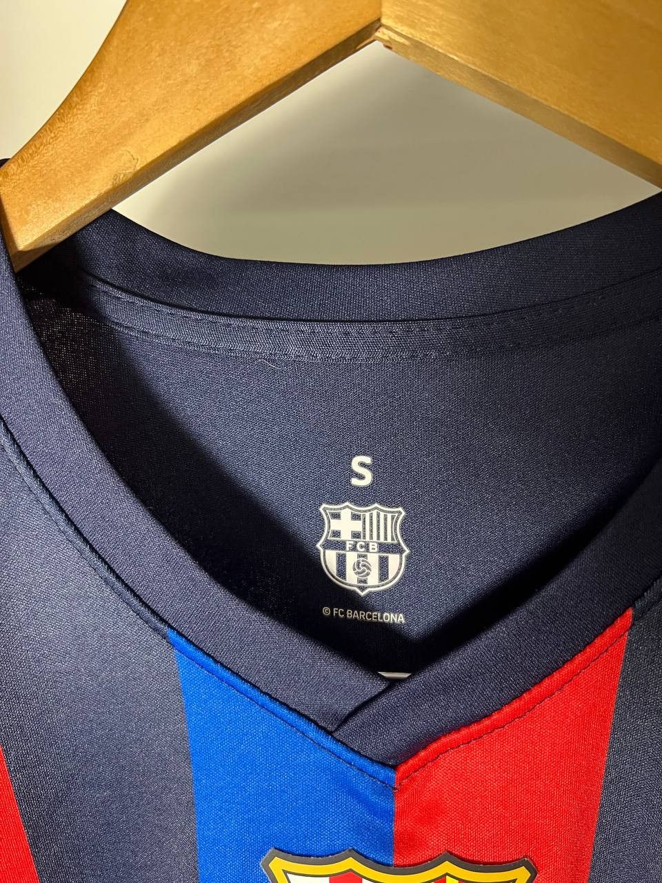 Vintage VERY RARE FC BARCELONA SPAIN SOCCER JERSRY RETRO Y2K 90s Size US S / EU 44-46 / 1 - 6 Thumbnail