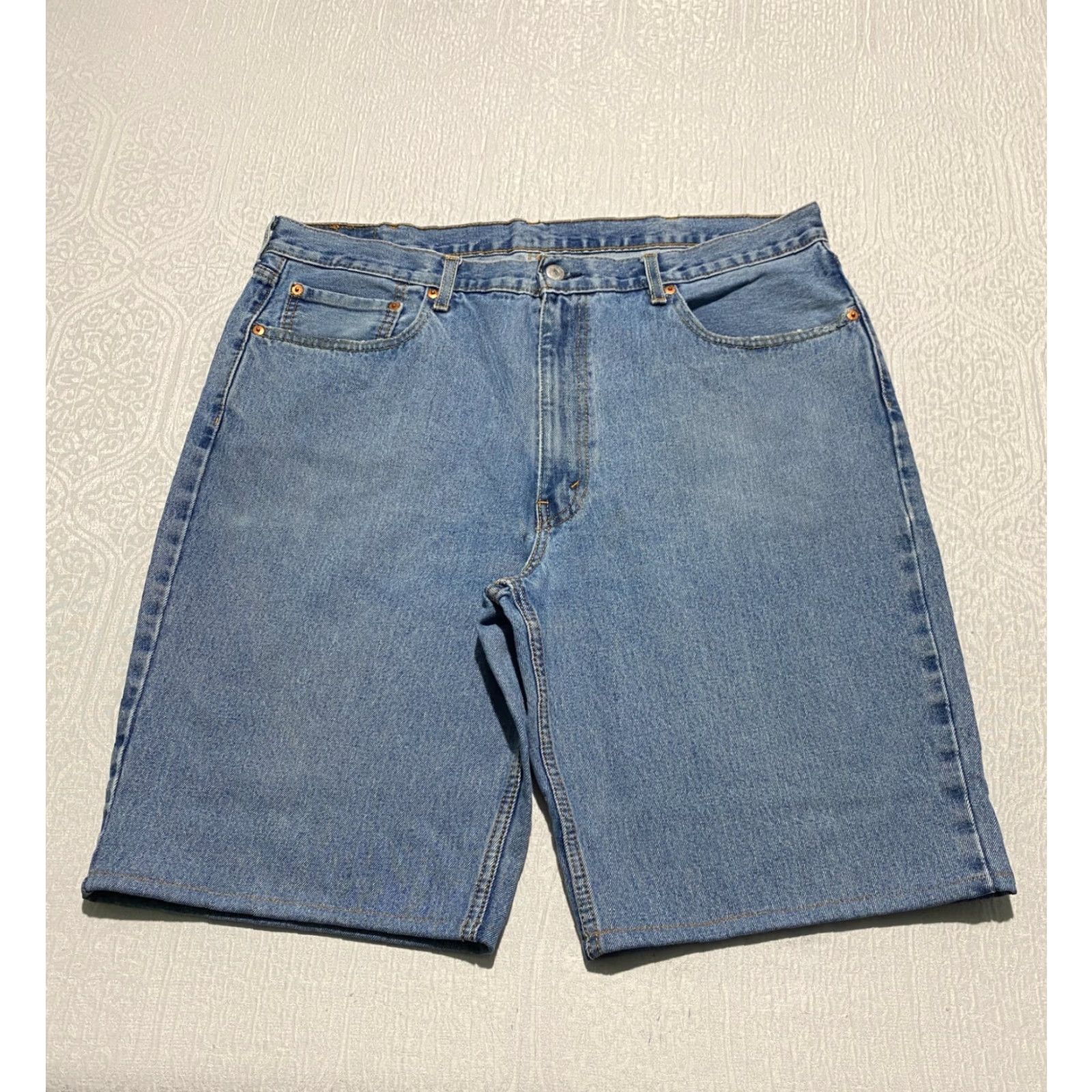 Levi's Levi's 550 Jean Shorts Men 40×11 Blue Hemmed Denim Bermuda 5-Pocket Relaxed Regular Adult Medium Blue Jeans Size US 40 / EU 56 - 3 Thumbnail