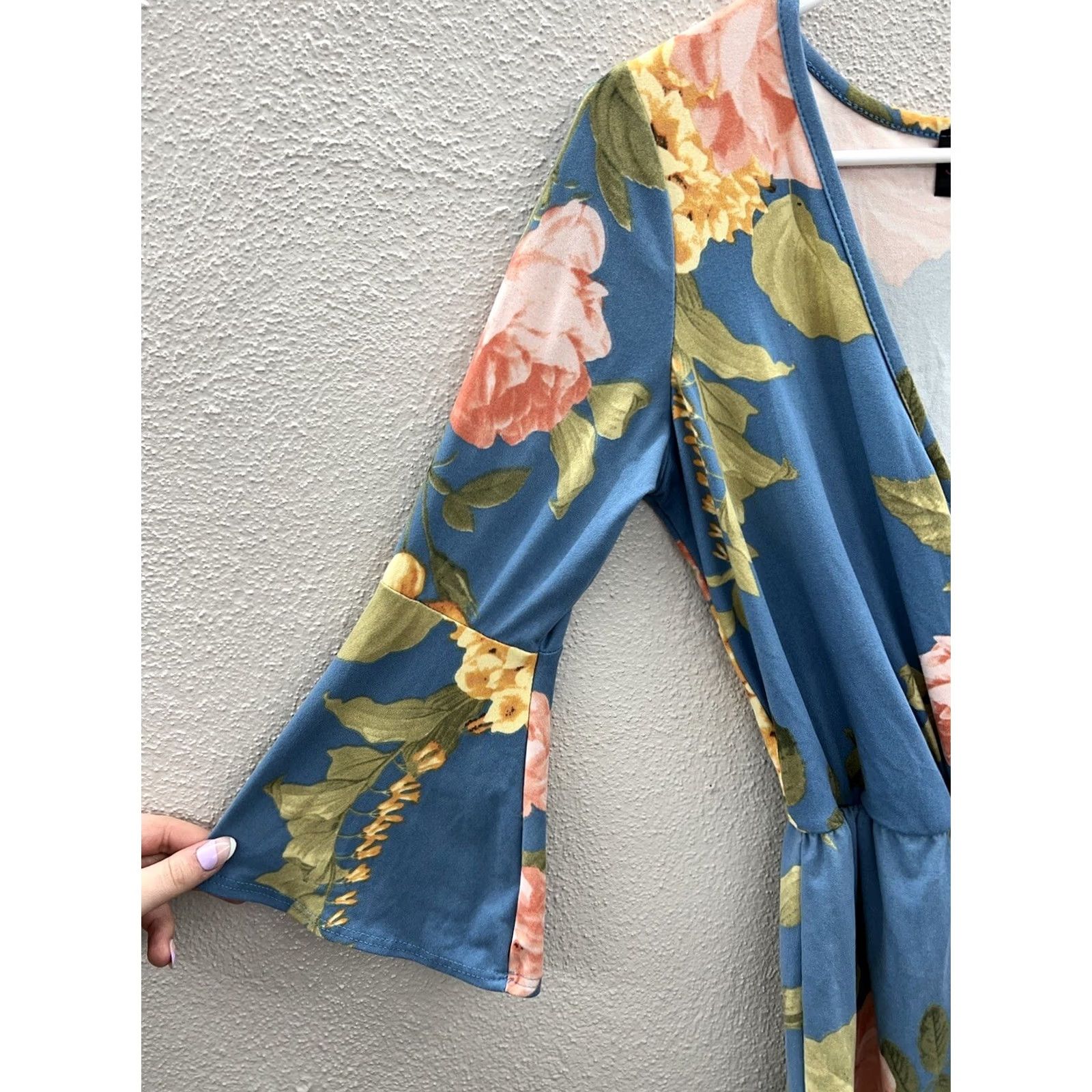 Bell Womens Say Anything Blue Floral V-Neck Bell Sleeved Romper Medium Size 32" / US 10 / IT 46 - 5 Thumbnail