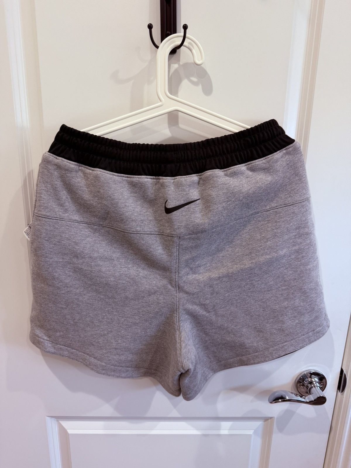 Fear of God × Nike Fear of God x Nike Reversible Shorts Grey/Summit White Size US 32 / EU 48 - 4 Thumbnail