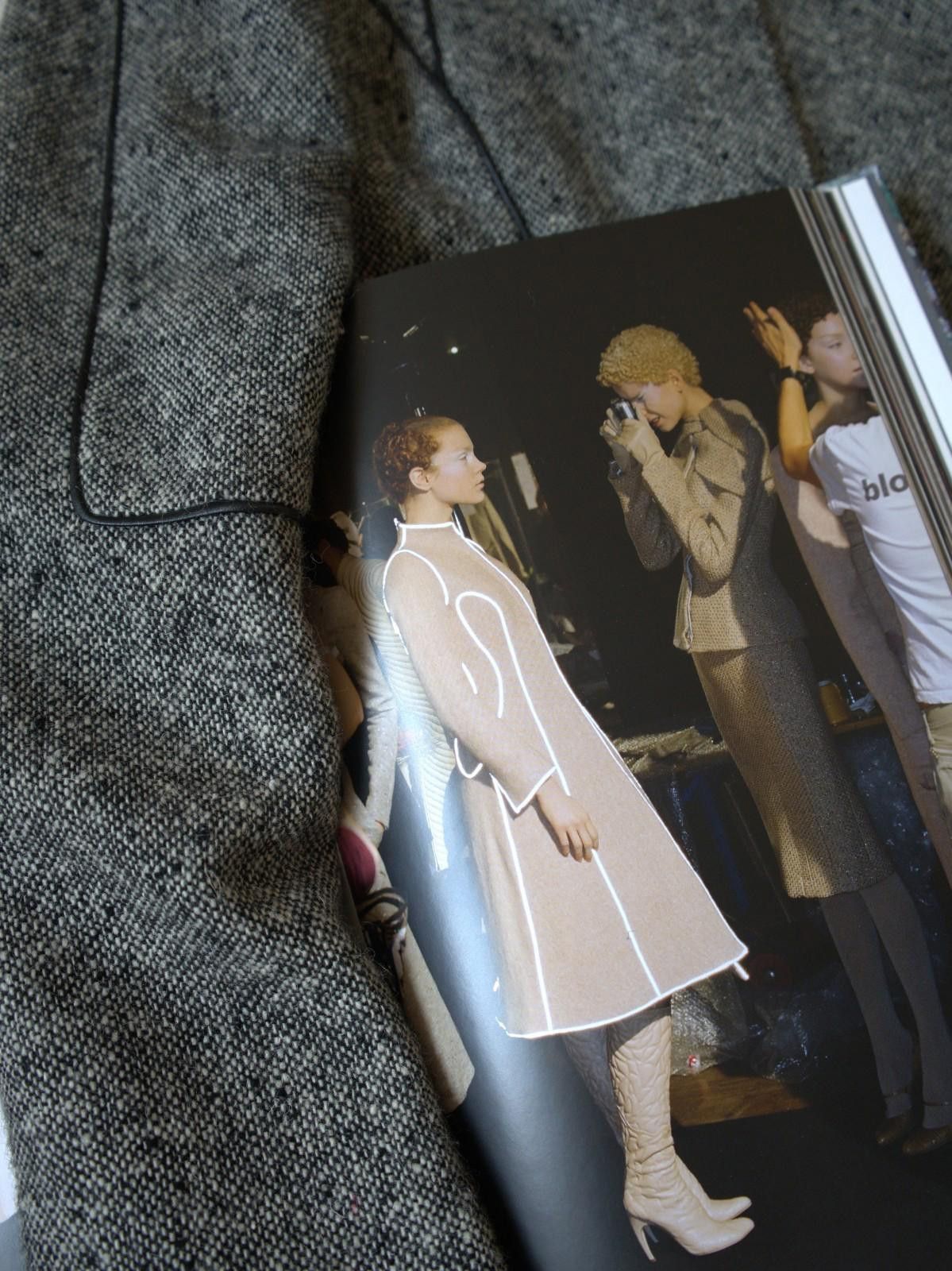Alexander McQueen F/W 2004 Alexander McQueen Tweed Wool /W Leather Trim Jacket Size S / US 4 / IT 40 - 2 Thumbnail