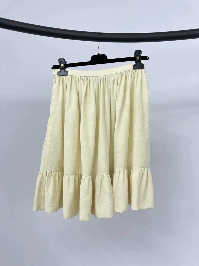Chanel Chanel 23S light yellow full logo silk skirt Size 42" / US 20 - 2 Thumbnail
