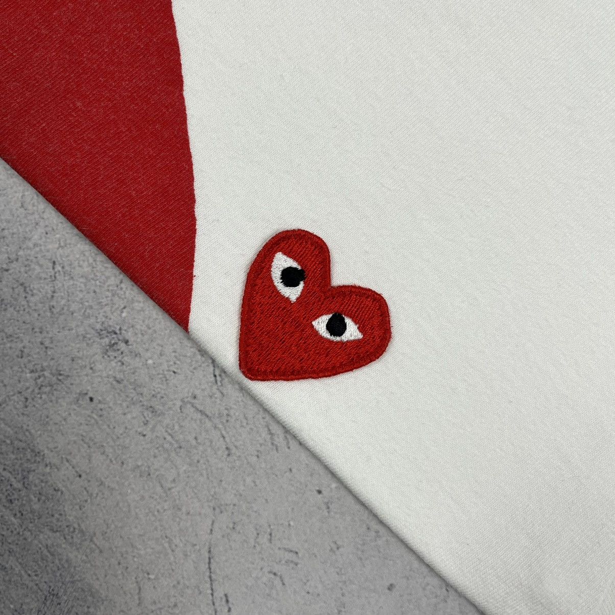 Comme des Garcons Ladies Comme Des Garçons Double Heart big logo T shirt Size L / US 10 / IT 46 - 15 Thumbnail