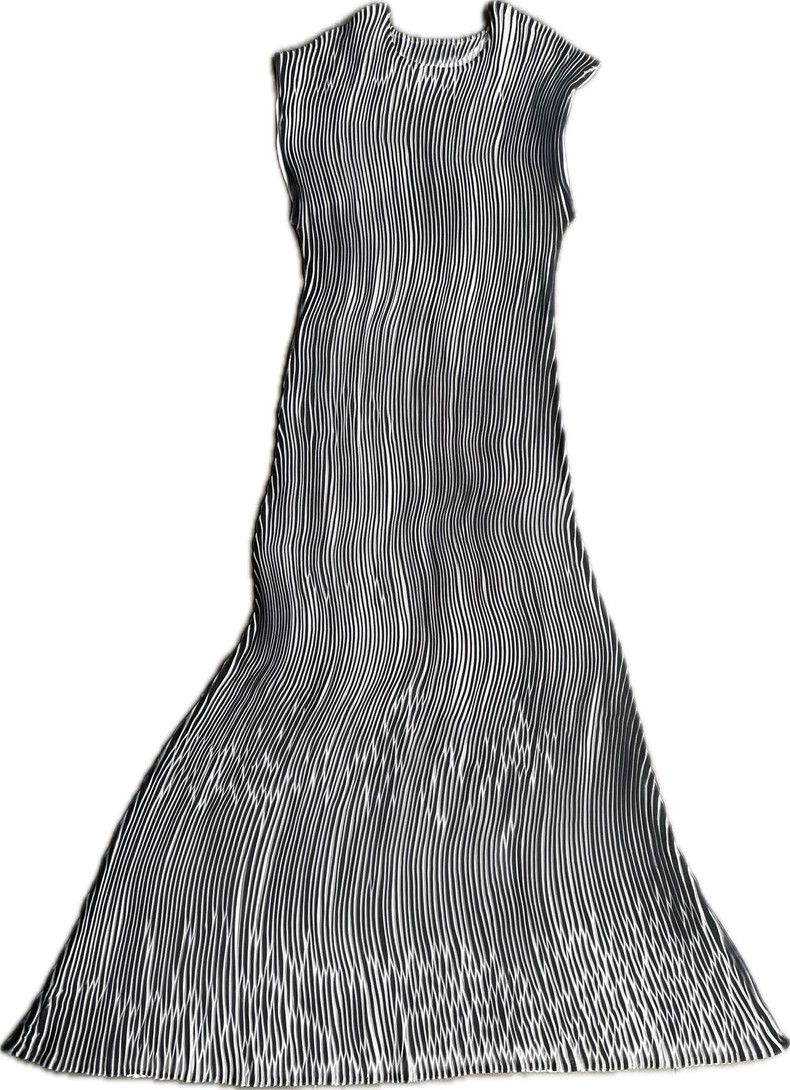 Issey Miyake Issey Miyake size:3 A flowing grey dress with a main line Size S / US 4 / IT 40 - 7 Thumbnail