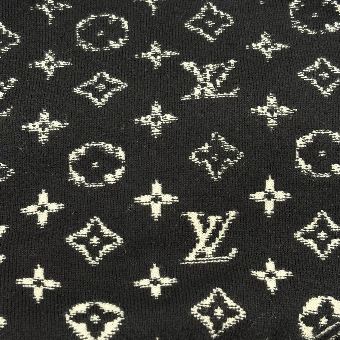 Louis Vuitton Louis Vuitton Black Gradient Monogram Knit Sweater L Size US L / EU 52-54 / 3 - 7 Thumbnail